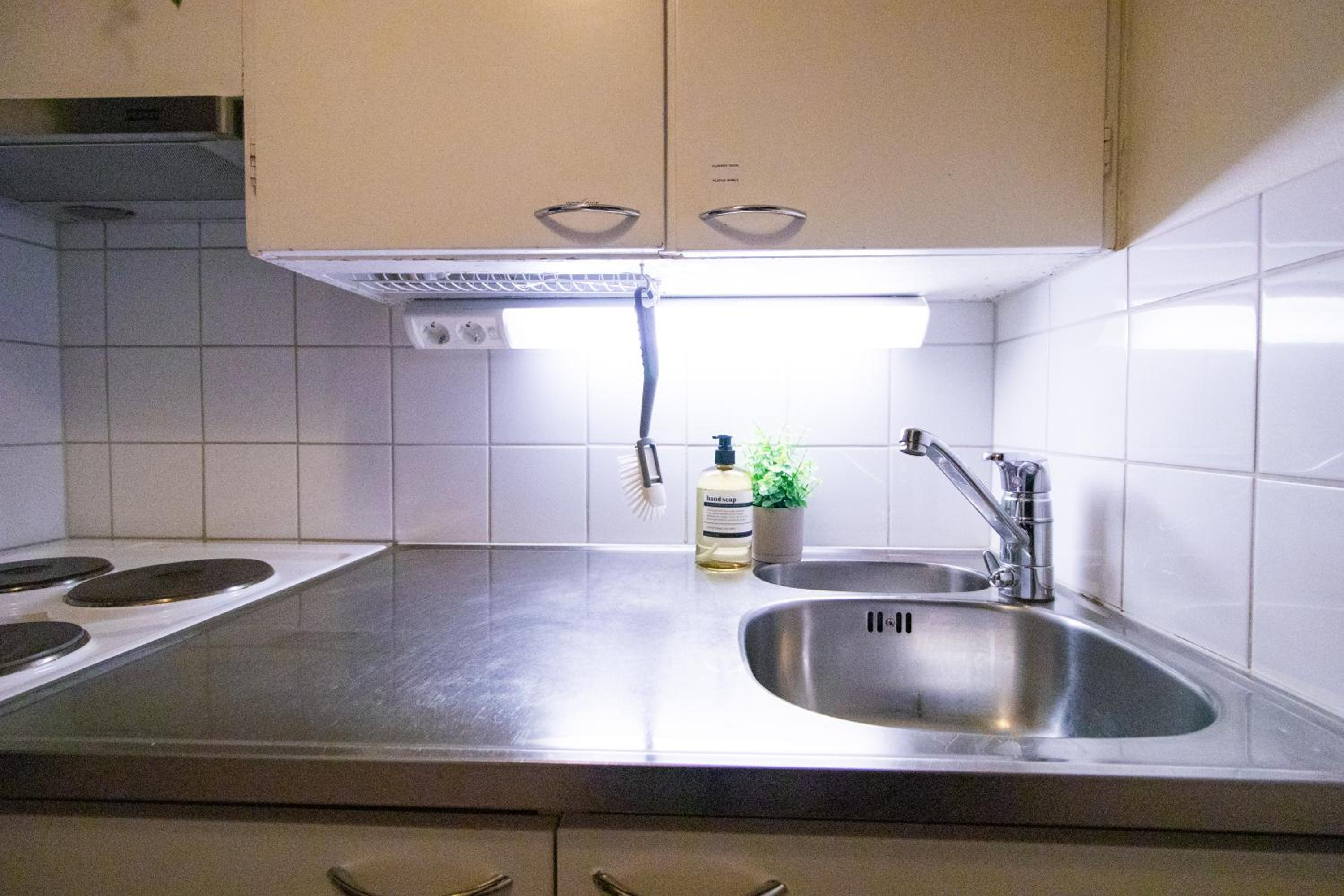Peaceful Stay - Near Kaari Mall, 5 Min To Train