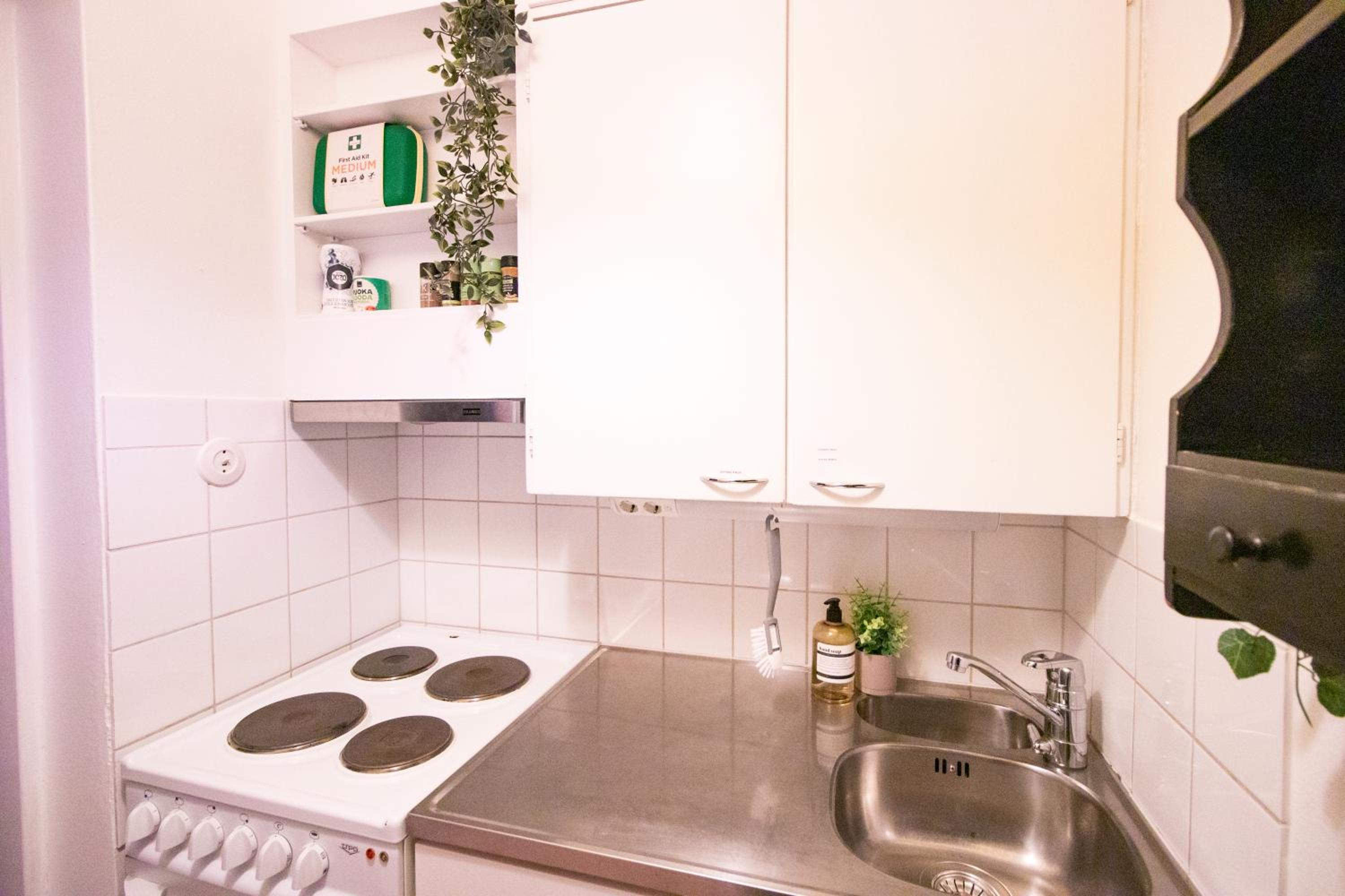 Peaceful Stay - Near Kaari Mall, 5 Min To Train
