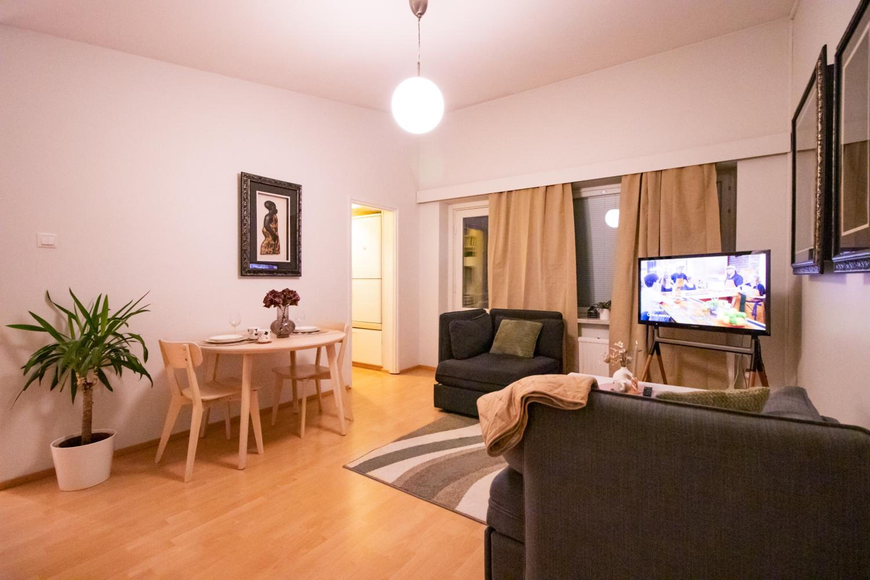 Peaceful Stay - Near Kaari Mall, 5 Min To Train