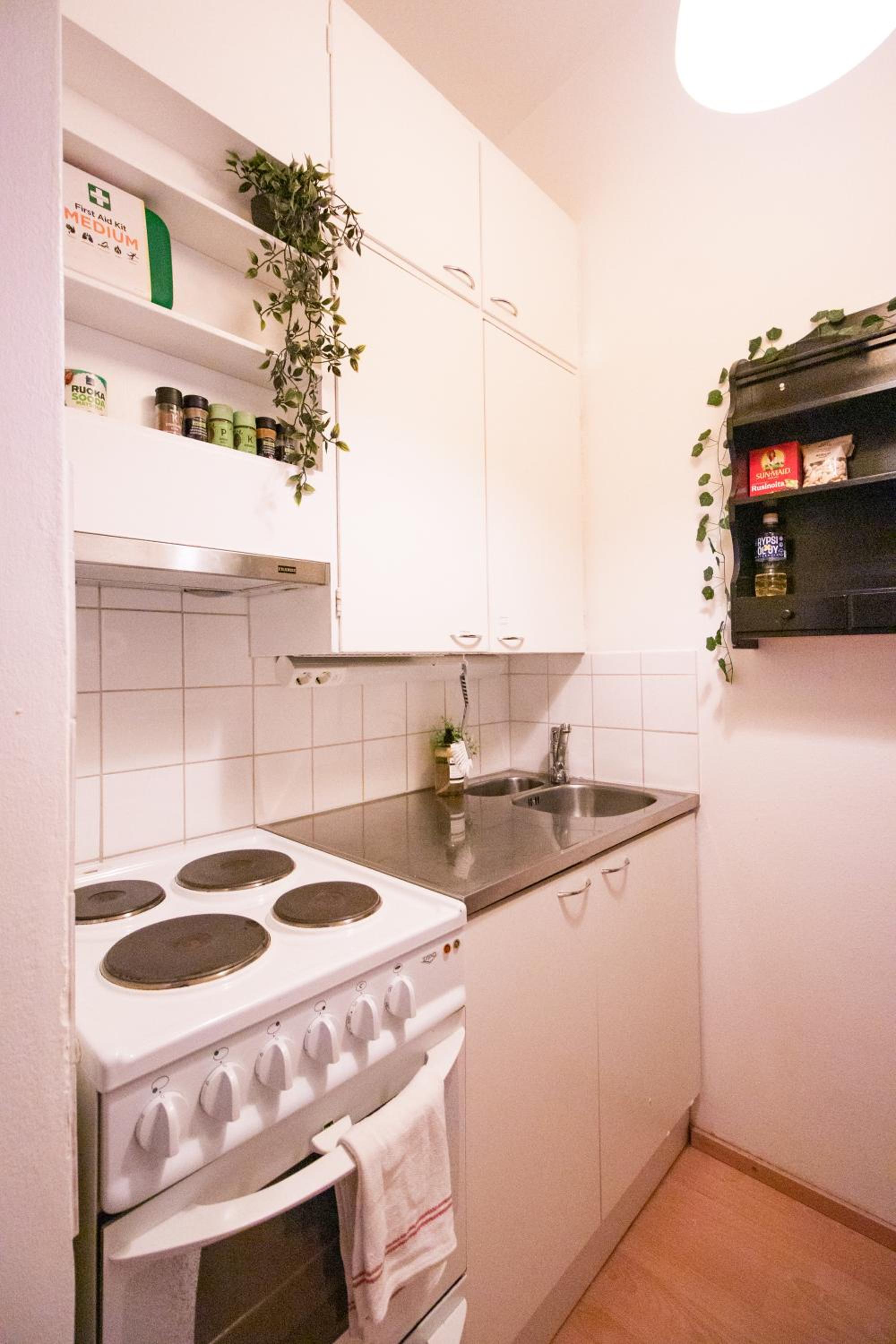 Peaceful Stay - Near Kaari Mall, 5 Min To Train