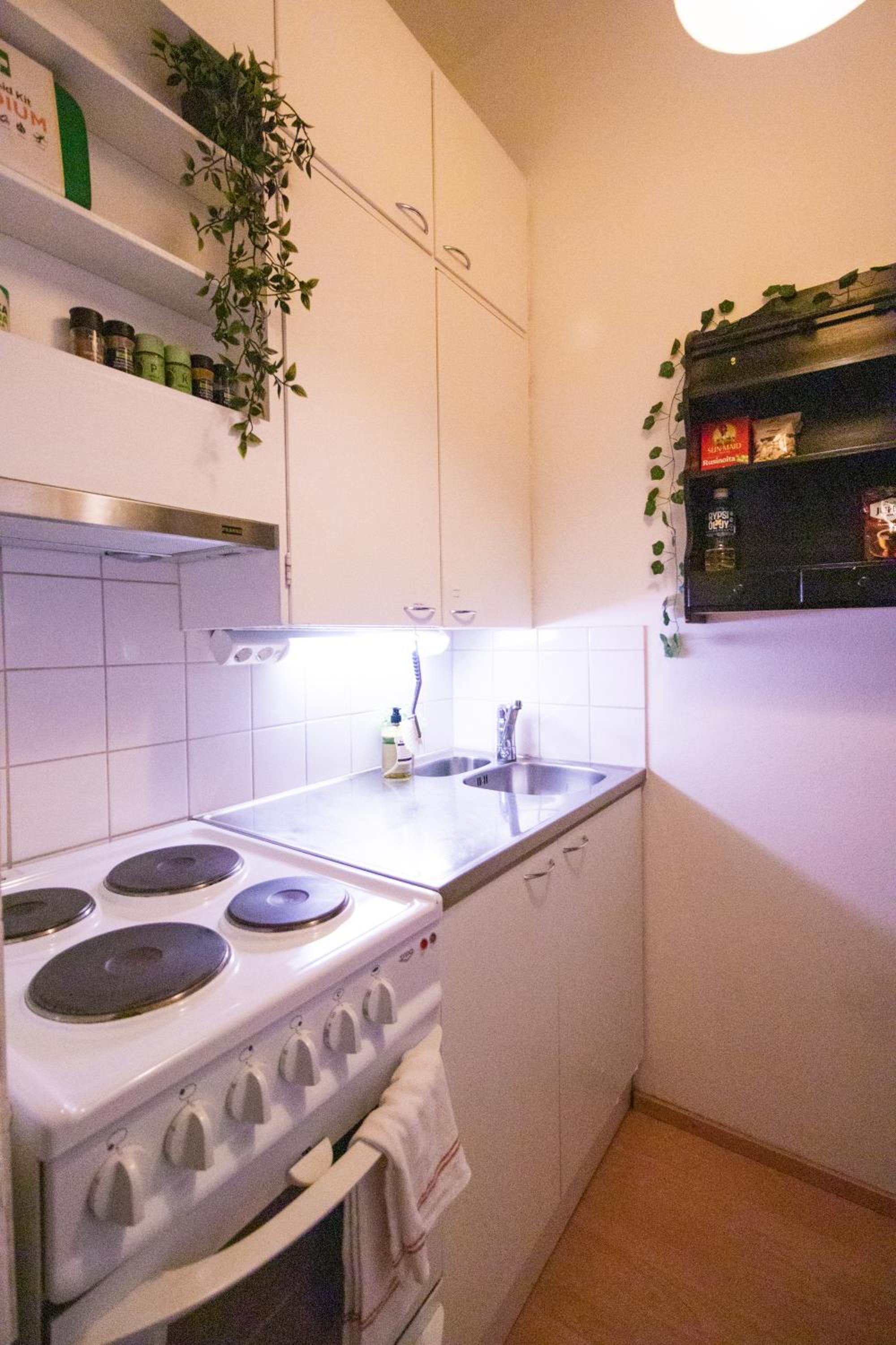 Peaceful Stay - Near Kaari Mall, 5 Min To Train