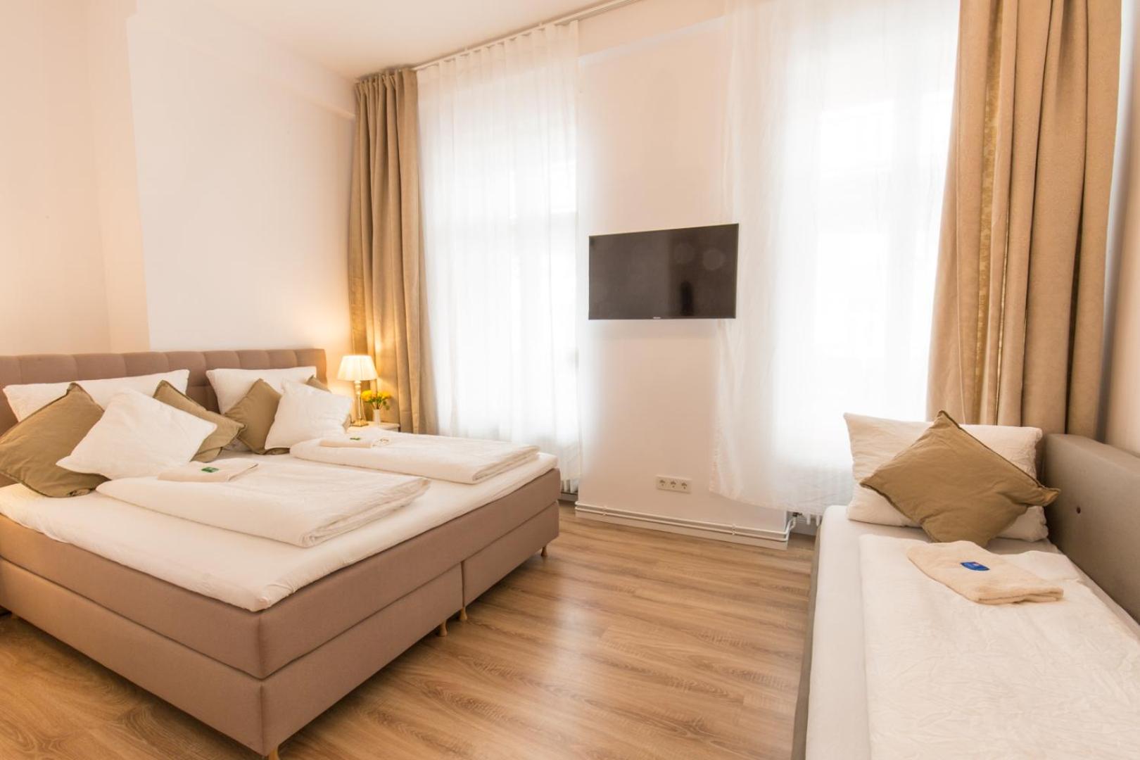 FRITZ by ROCKCHAIR Apartments l SUPERHOST Status l 3 Bedrooms Boxspringbeds 2 Bathrooms 2 Kitchen - Cozy Family & Business Flair welcomes you!