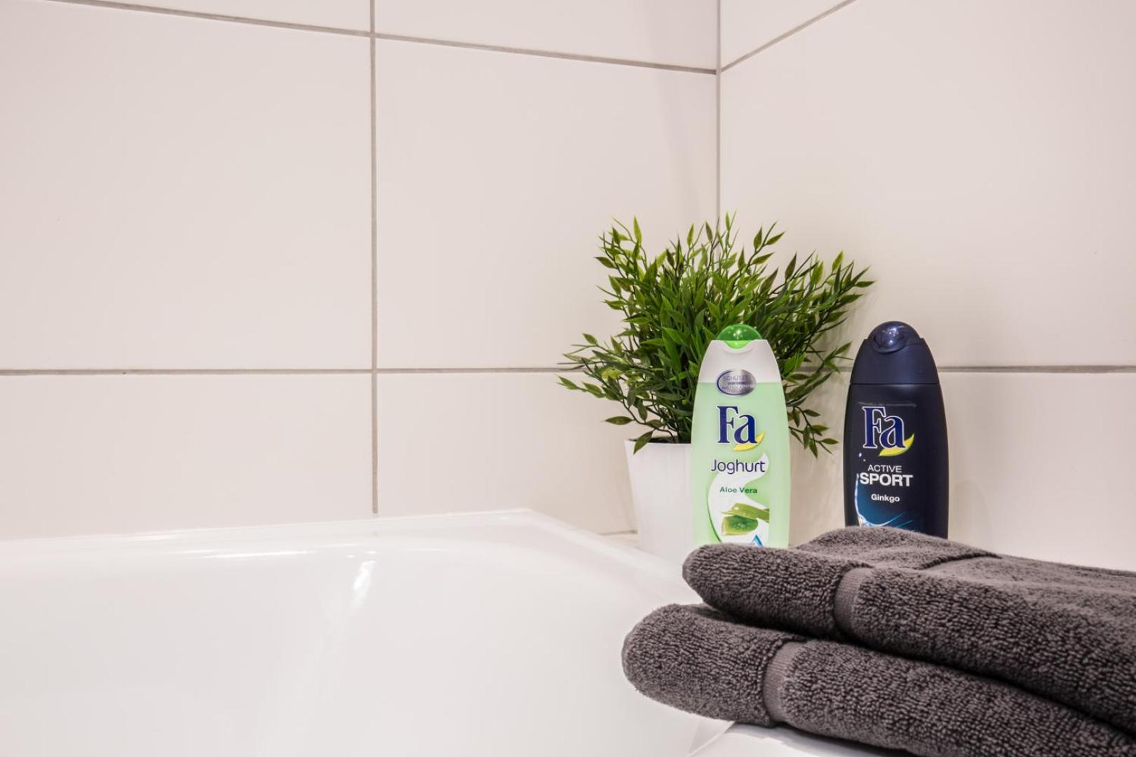FRITZ by ROCKCHAIR Apartments l SUPERHOST Status l 3 Bedrooms Boxspringbeds 2 Bathrooms 2 Kitchen - Cozy Family & Business Flair welcomes you!
