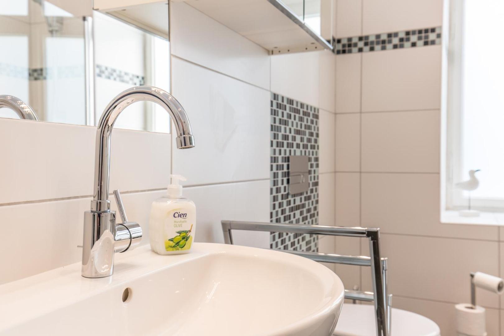 FRITZ by ROCKCHAIR Apartments l SUPERHOST Status l 3 Bedrooms Boxspringbeds 2 Bathrooms 2 Kitchen - Cozy Family & Business Flair welcomes you!