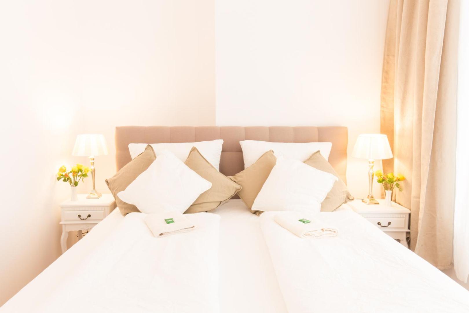 FRITZ by ROCKCHAIR Apartments l SUPERHOST Status l 3 Bedrooms Boxspringbeds 2 Bathrooms 2 Kitchen - Cozy Family & Business Flair welcomes you!