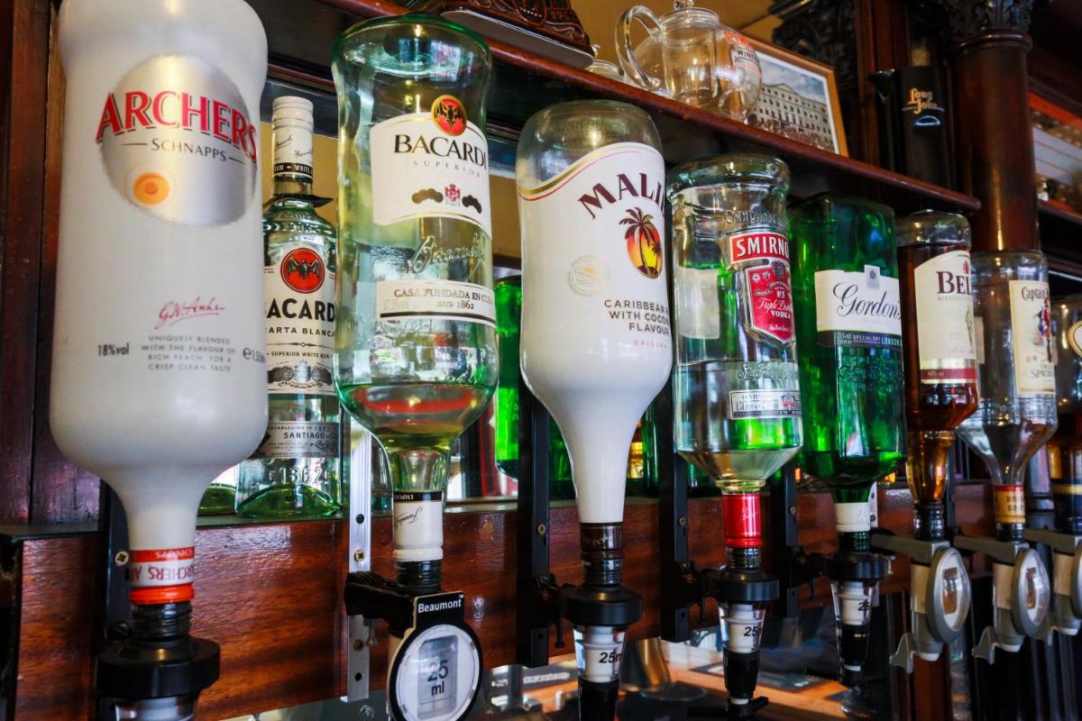 bar