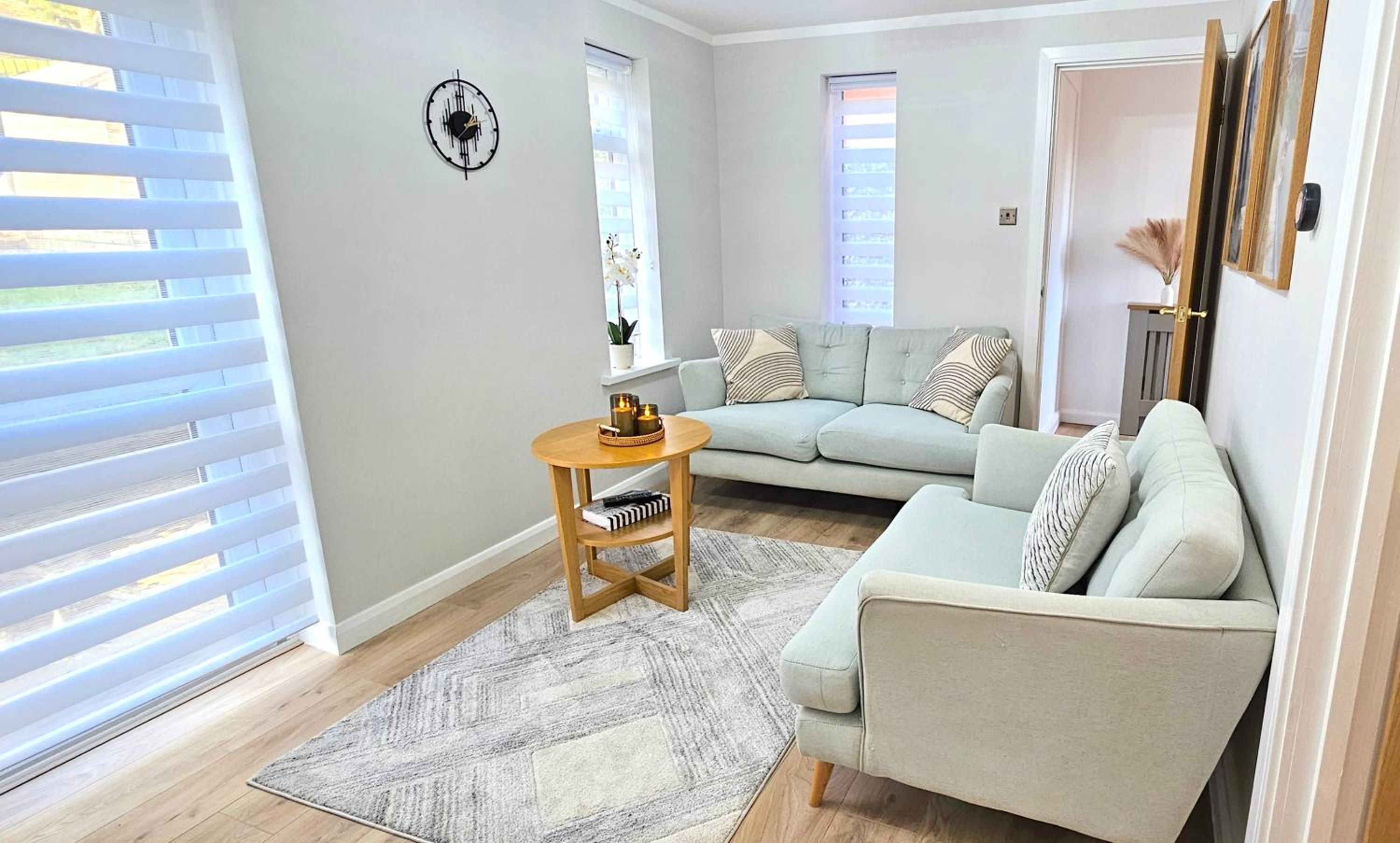 Milton Keynes 3BR, Modern Home, Sleeps 5, Families Stays, Parking , Free WiFi