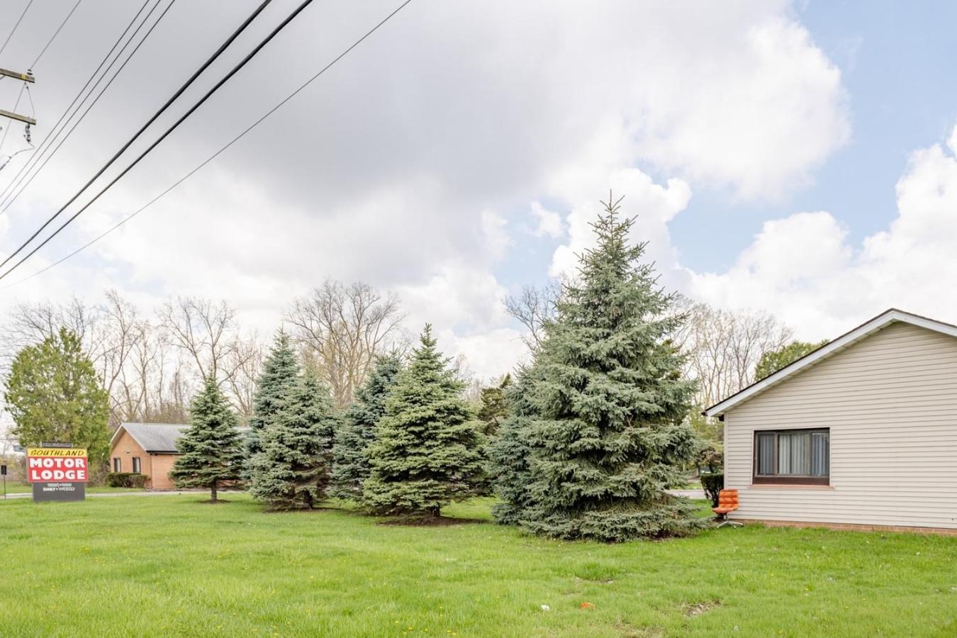 Comfortable Stay in Brownstown w Great Amenities