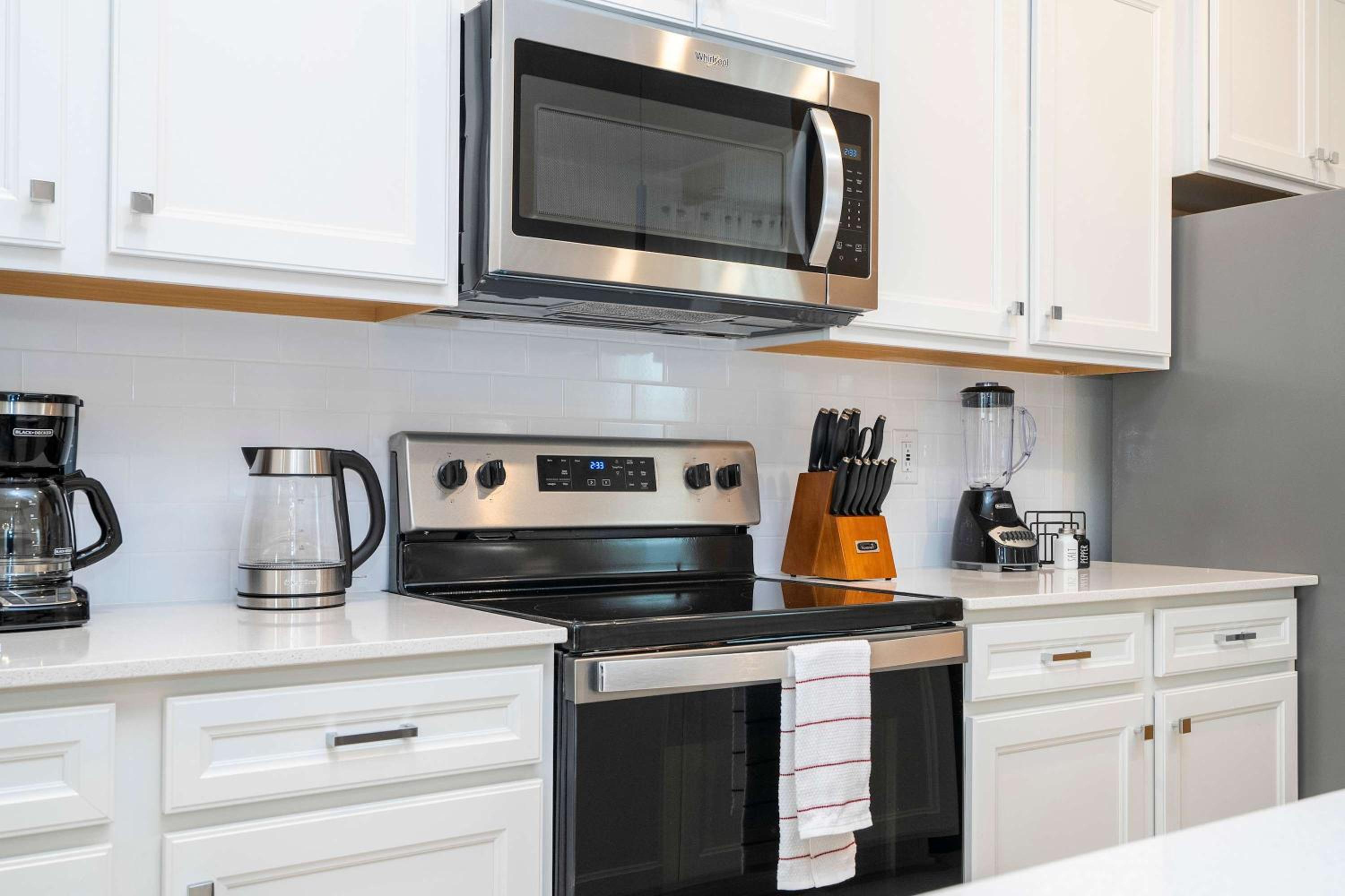 Luxury 7Bd Close to Disney with Pool and Spa at Windsor Cay 16218
