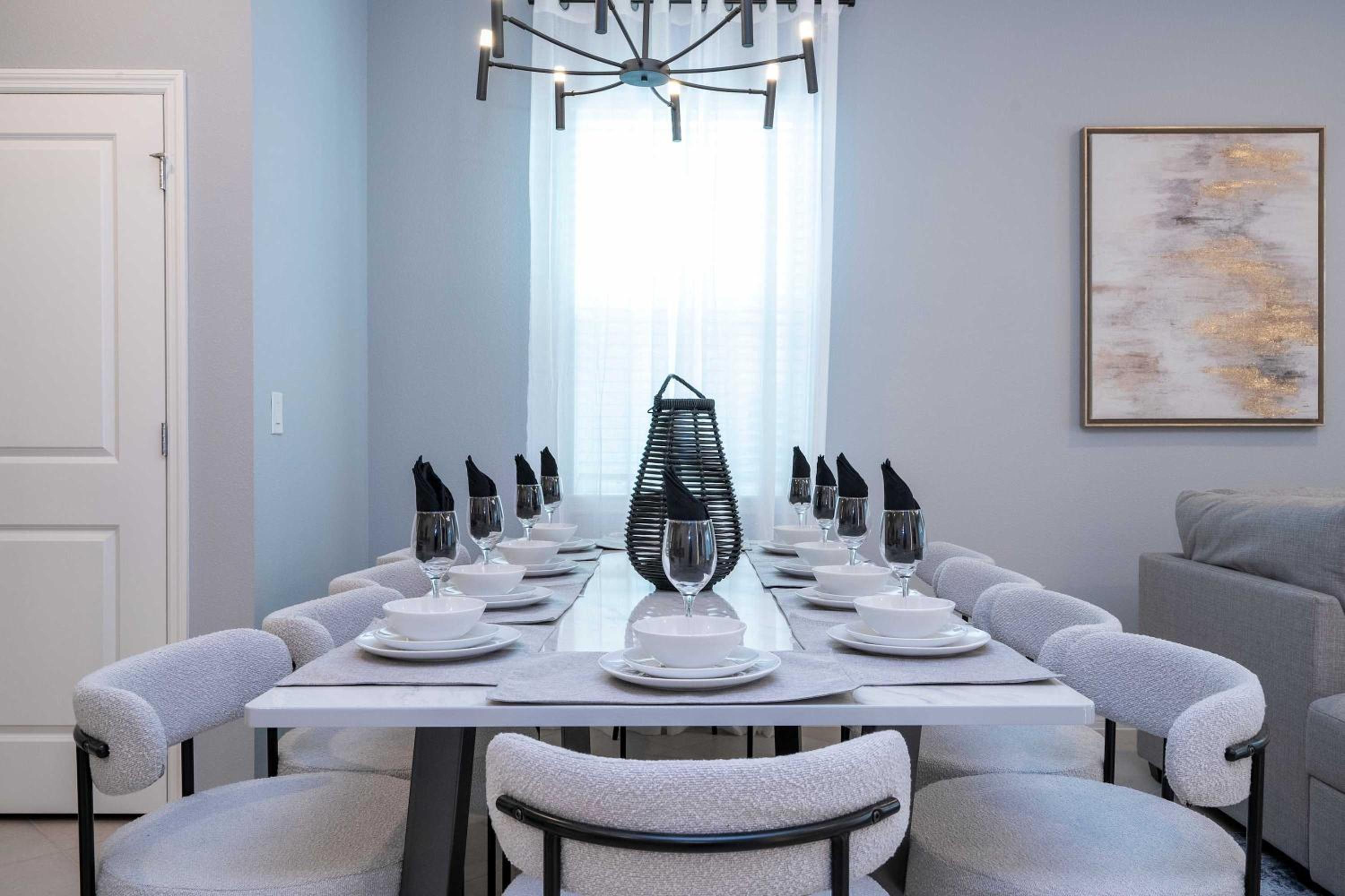Luxury 7Bd Close to Disney with Pool and Spa at Windsor Cay 16218