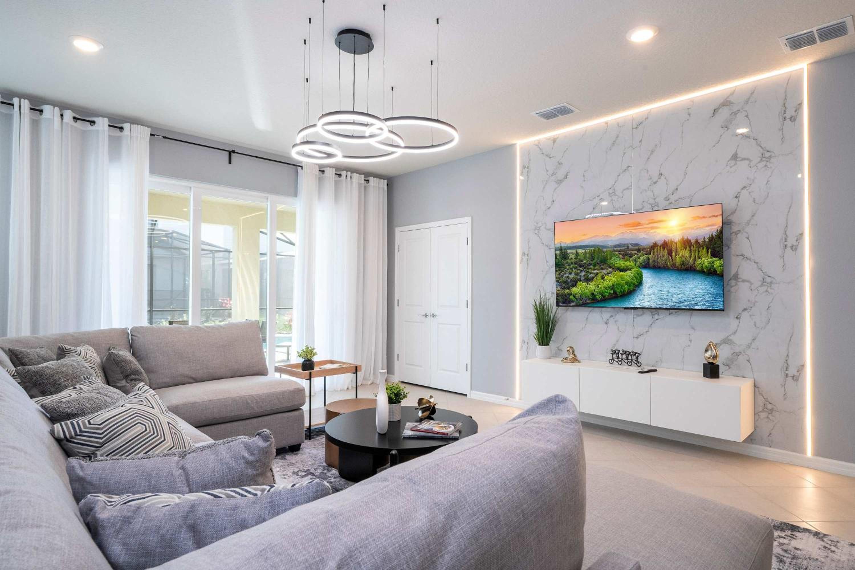 Luxury 7Bd Close to Disney with Pool and Spa at Windsor Cay 16218