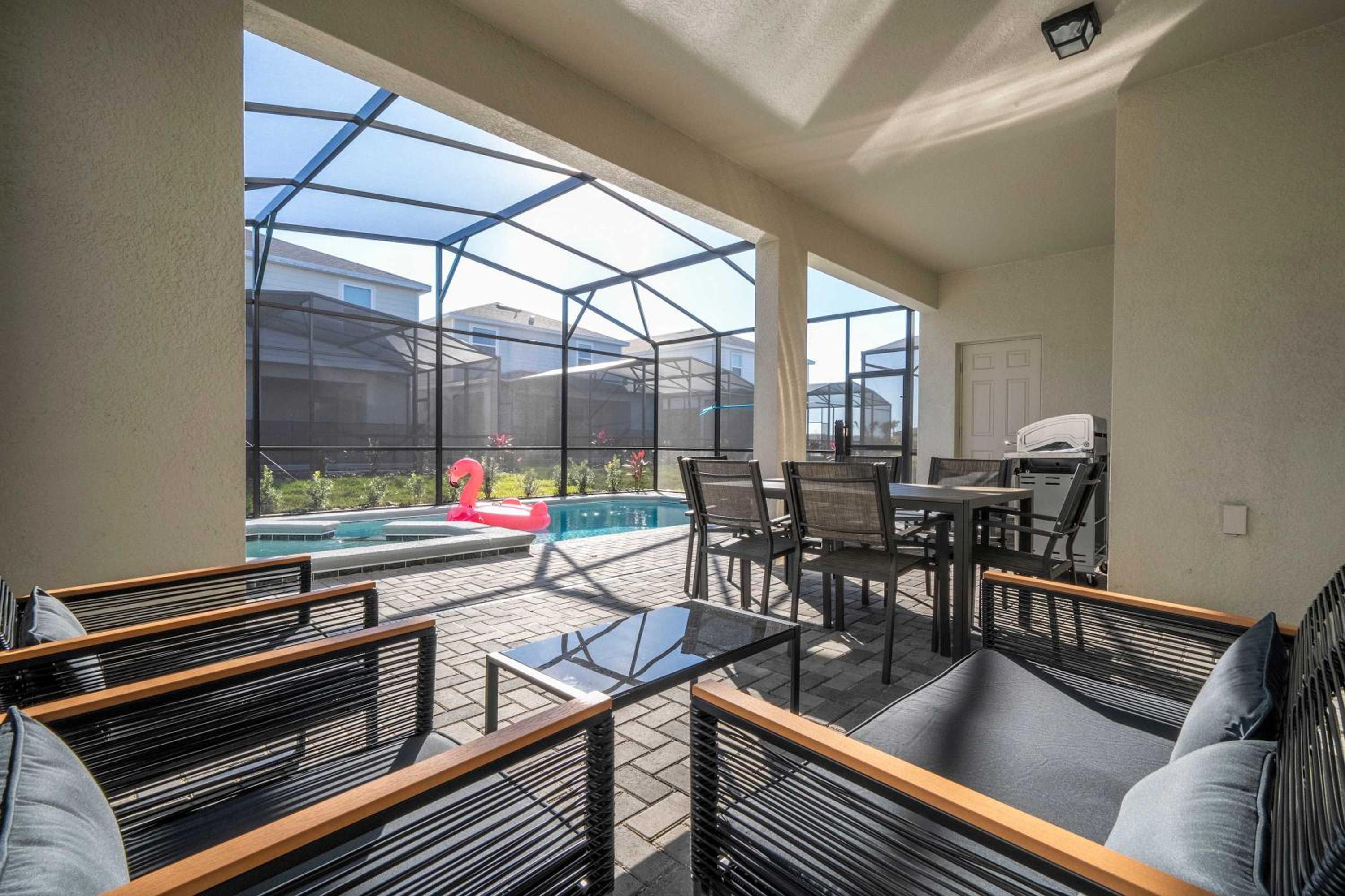 Luxury 7Bd Close to Disney with Pool and Spa at Windsor Cay 16218