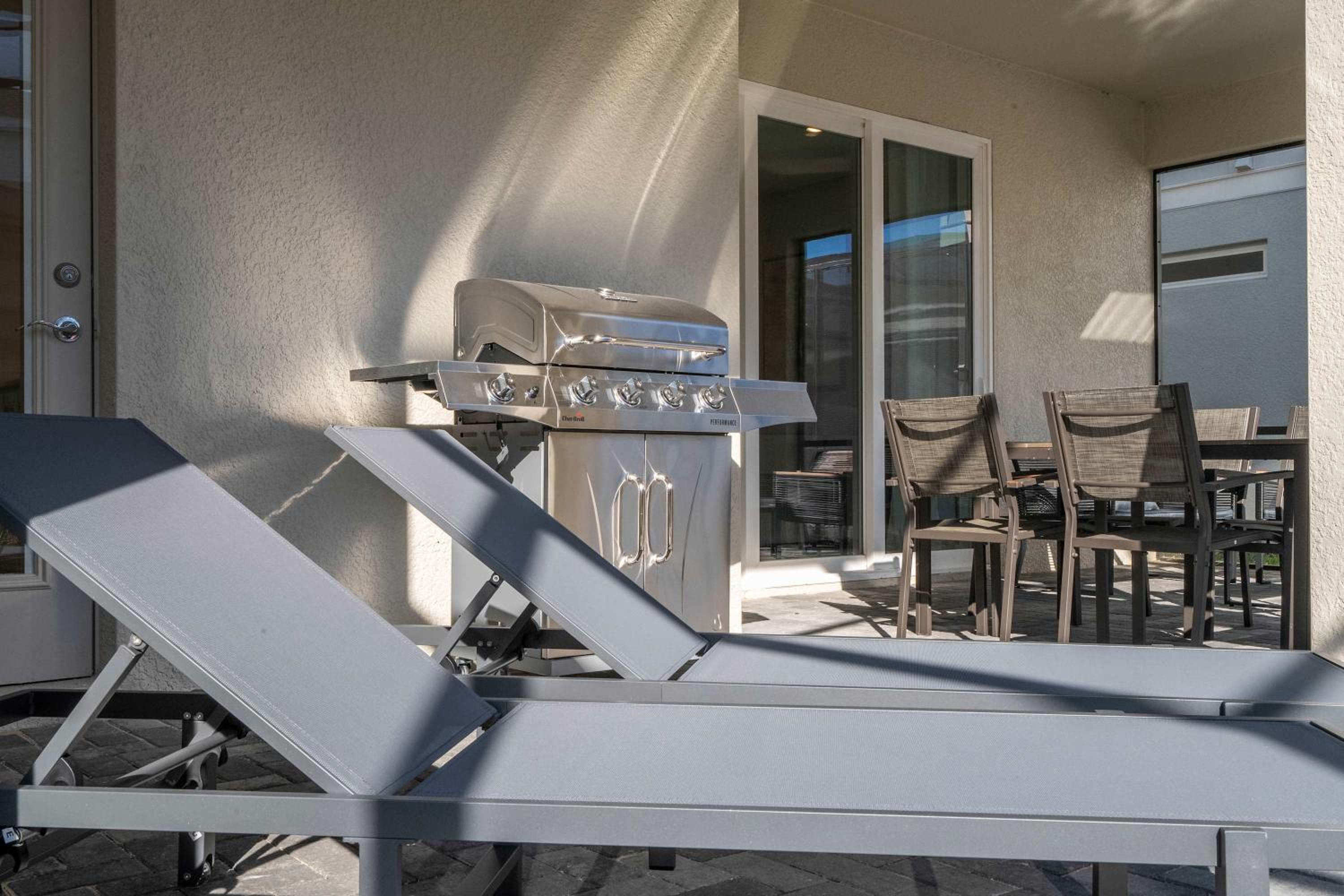 Luxury 7Bd Close to Disney with Pool and Spa at Windsor Cay 16218