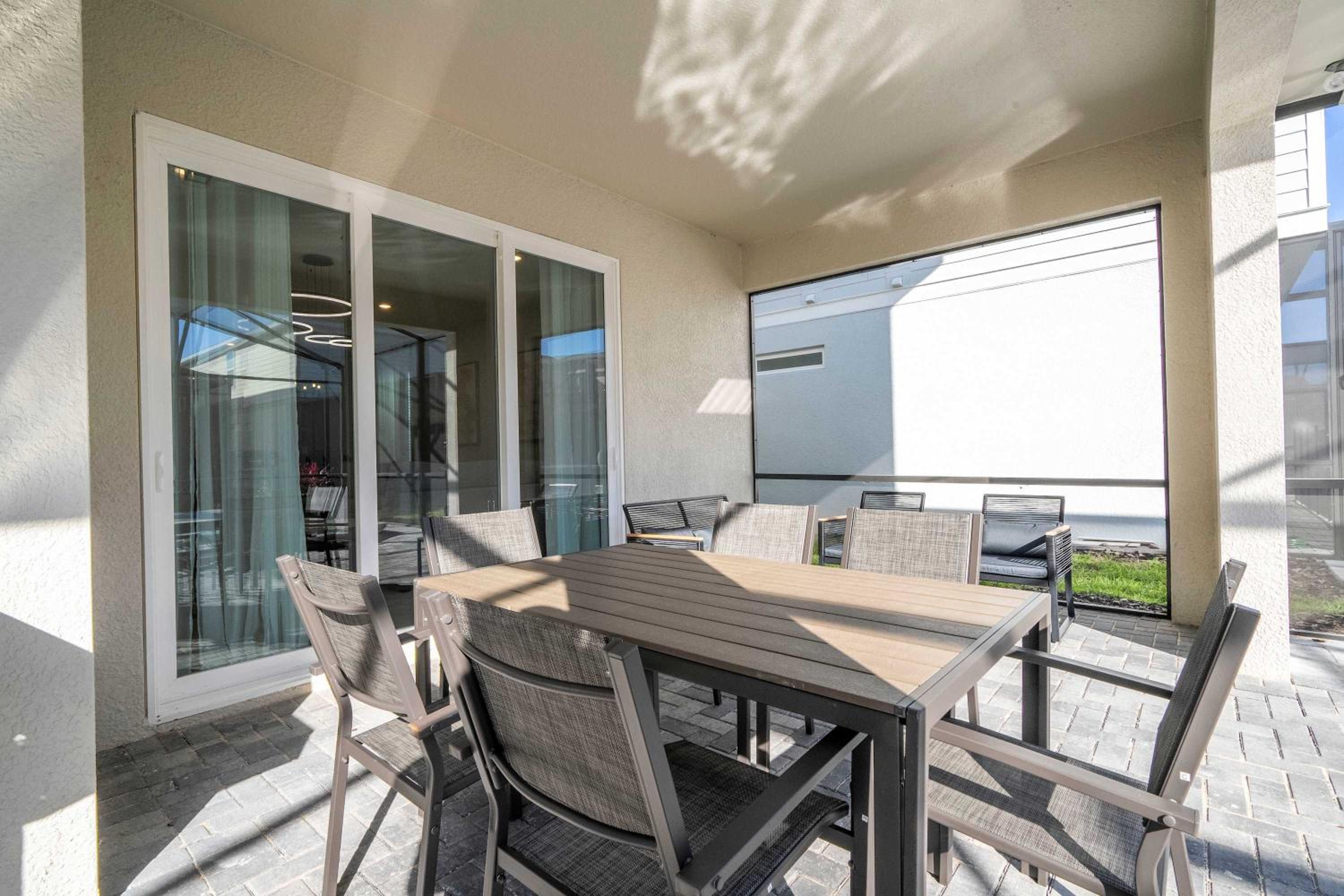 Luxury 7Bd Close to Disney with Pool and Spa at Windsor Cay 16218