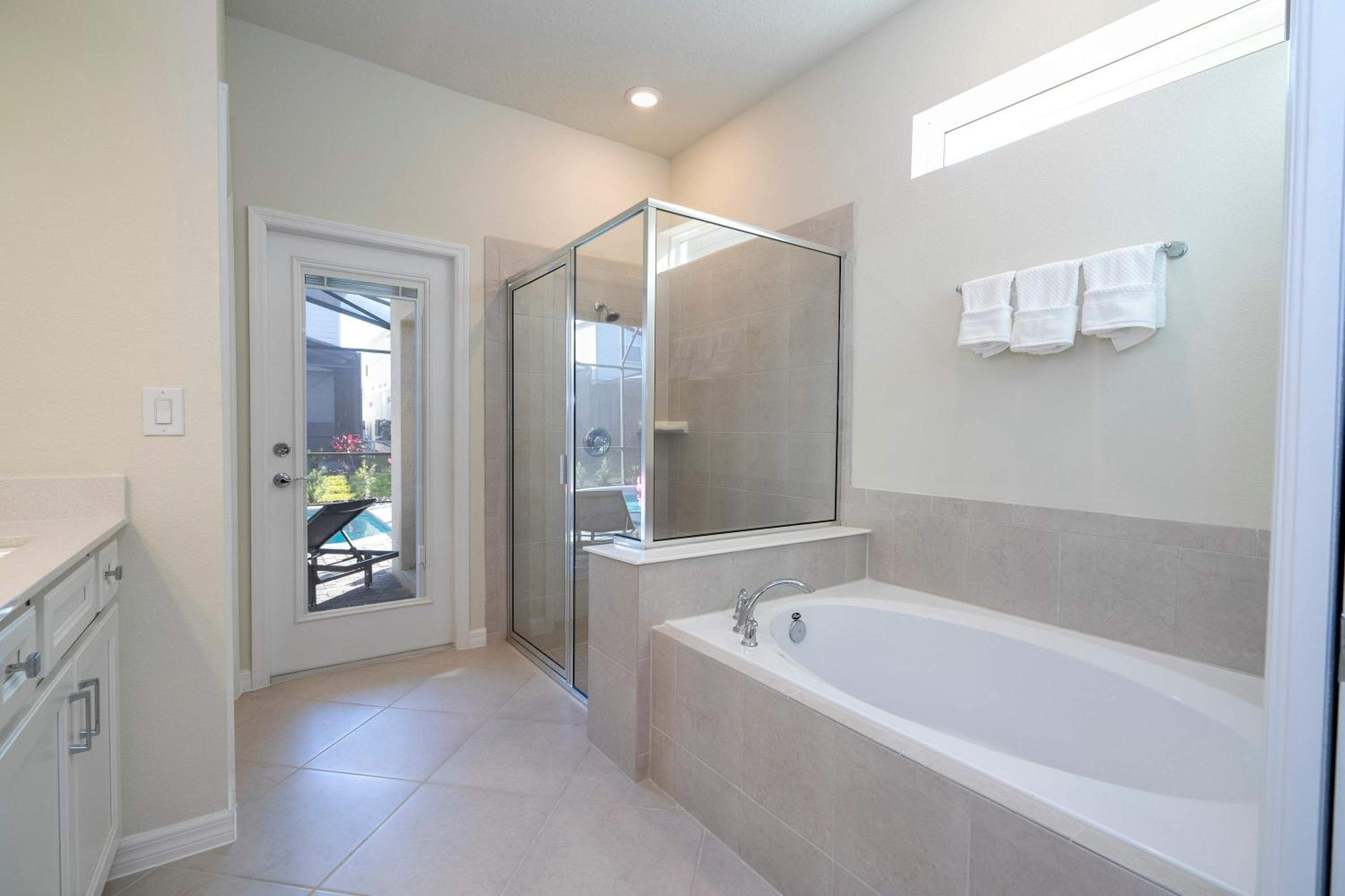 Luxury 7Bd Close to Disney with Pool and Spa at Windsor Cay 16218