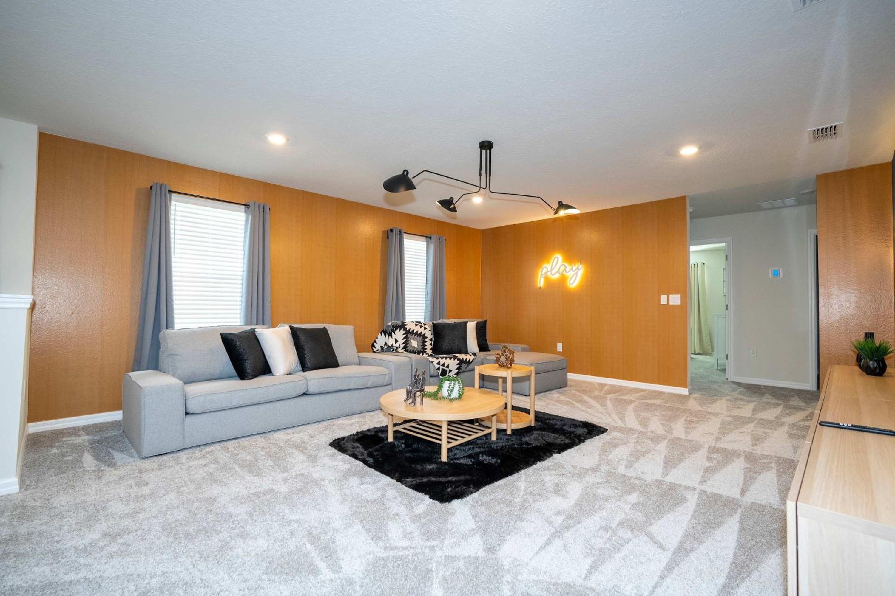 Luxury 7Bd Close to Disney with Pool and Spa at Windsor Cay 16218
