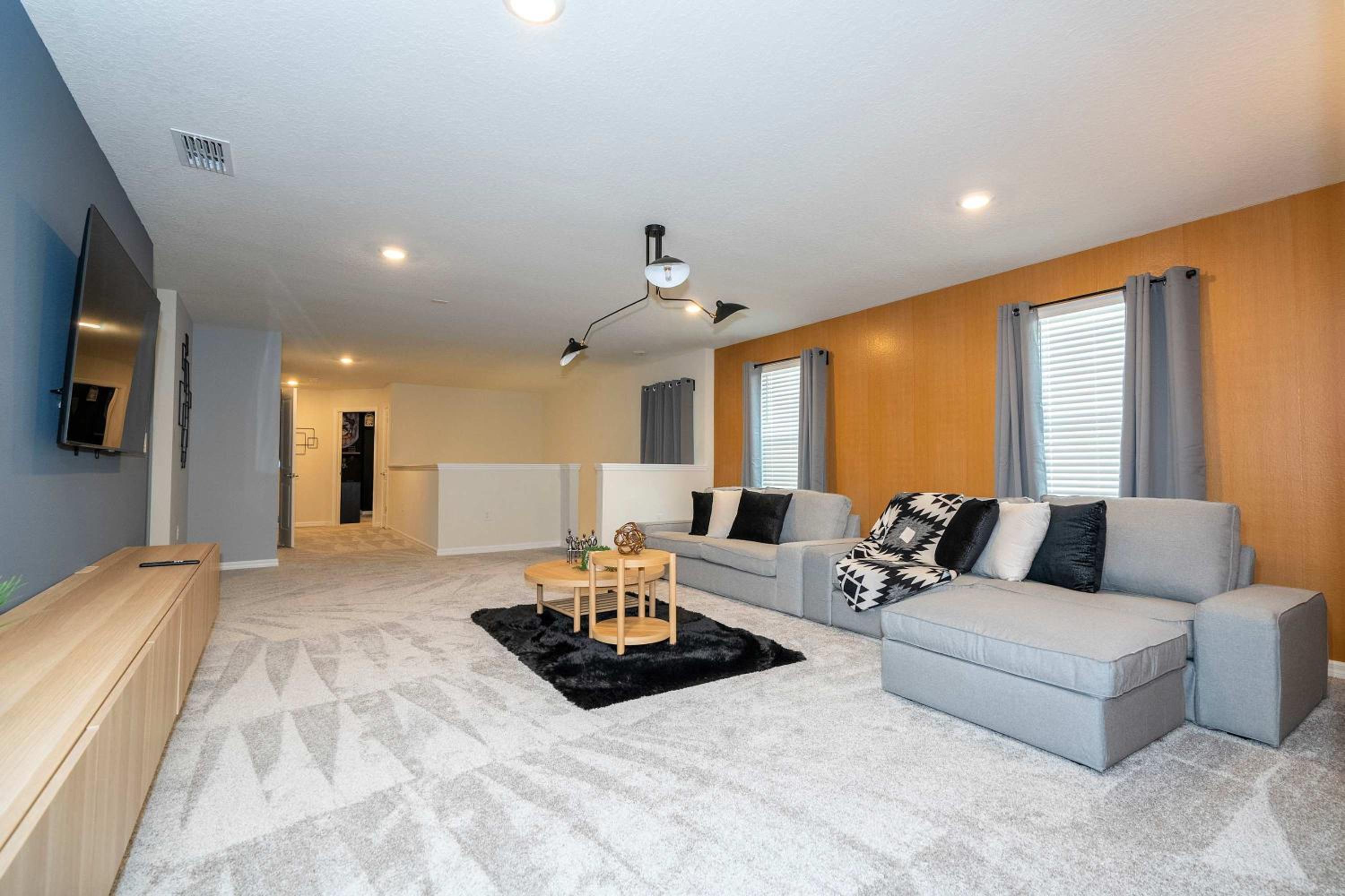 Luxury 7Bd Close to Disney with Pool and Spa at Windsor Cay 16218