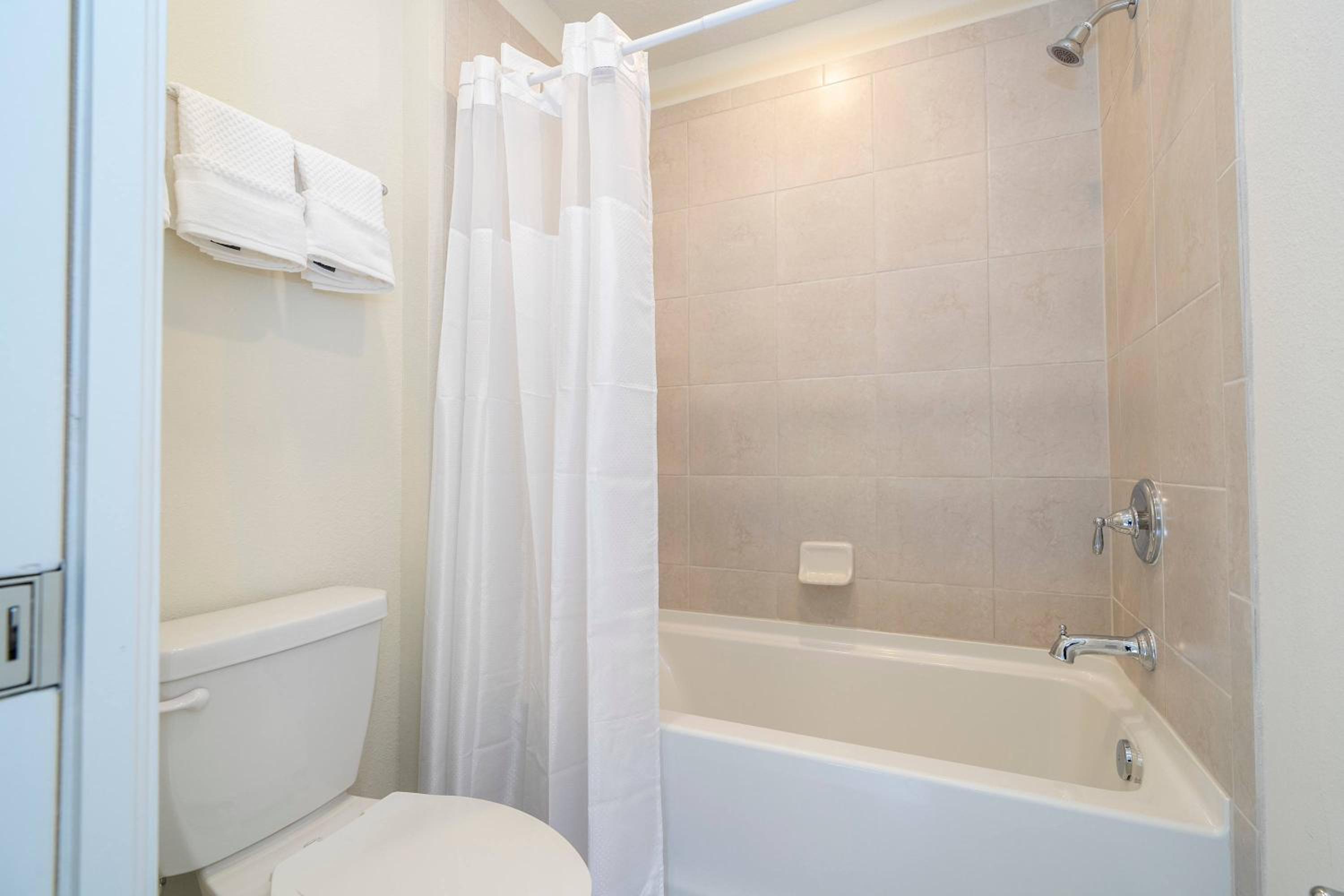 Luxury 7Bd Close to Disney with Pool and Spa at Windsor Cay 16218