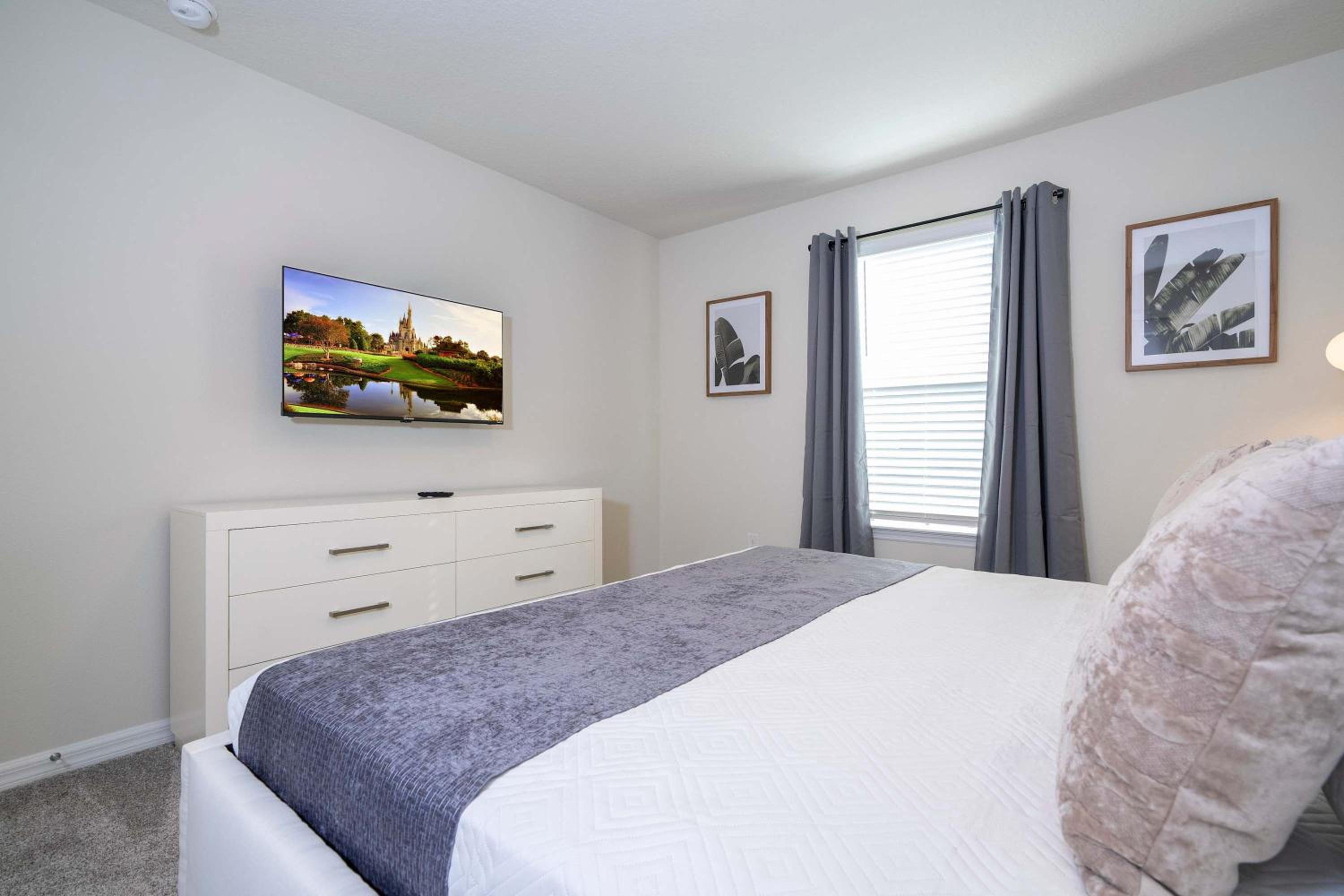 Luxury 7Bd Close to Disney with Pool and Spa at Windsor Cay 16218
