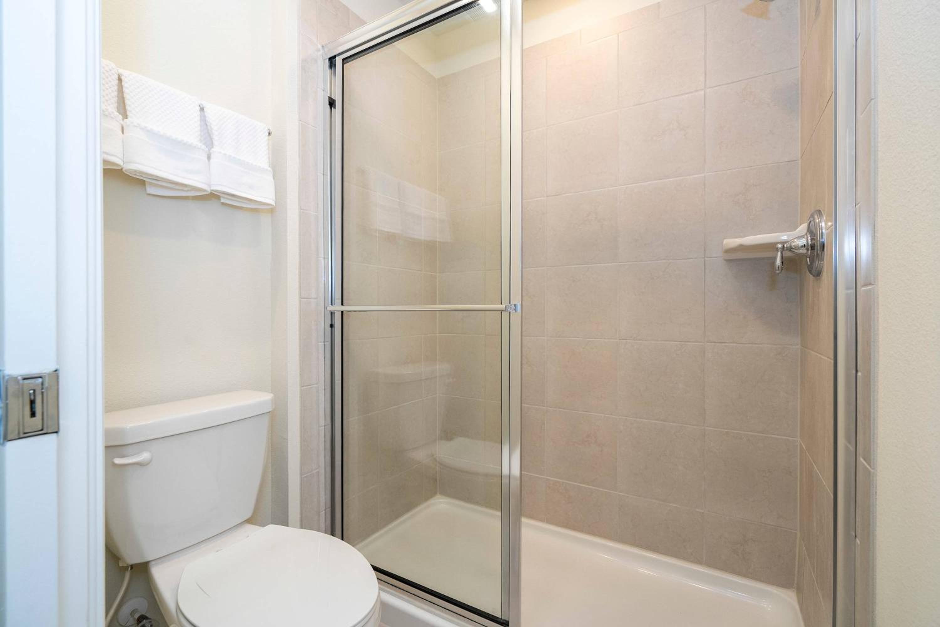 Luxury 7Bd Close to Disney with Pool and Spa at Windsor Cay 16218