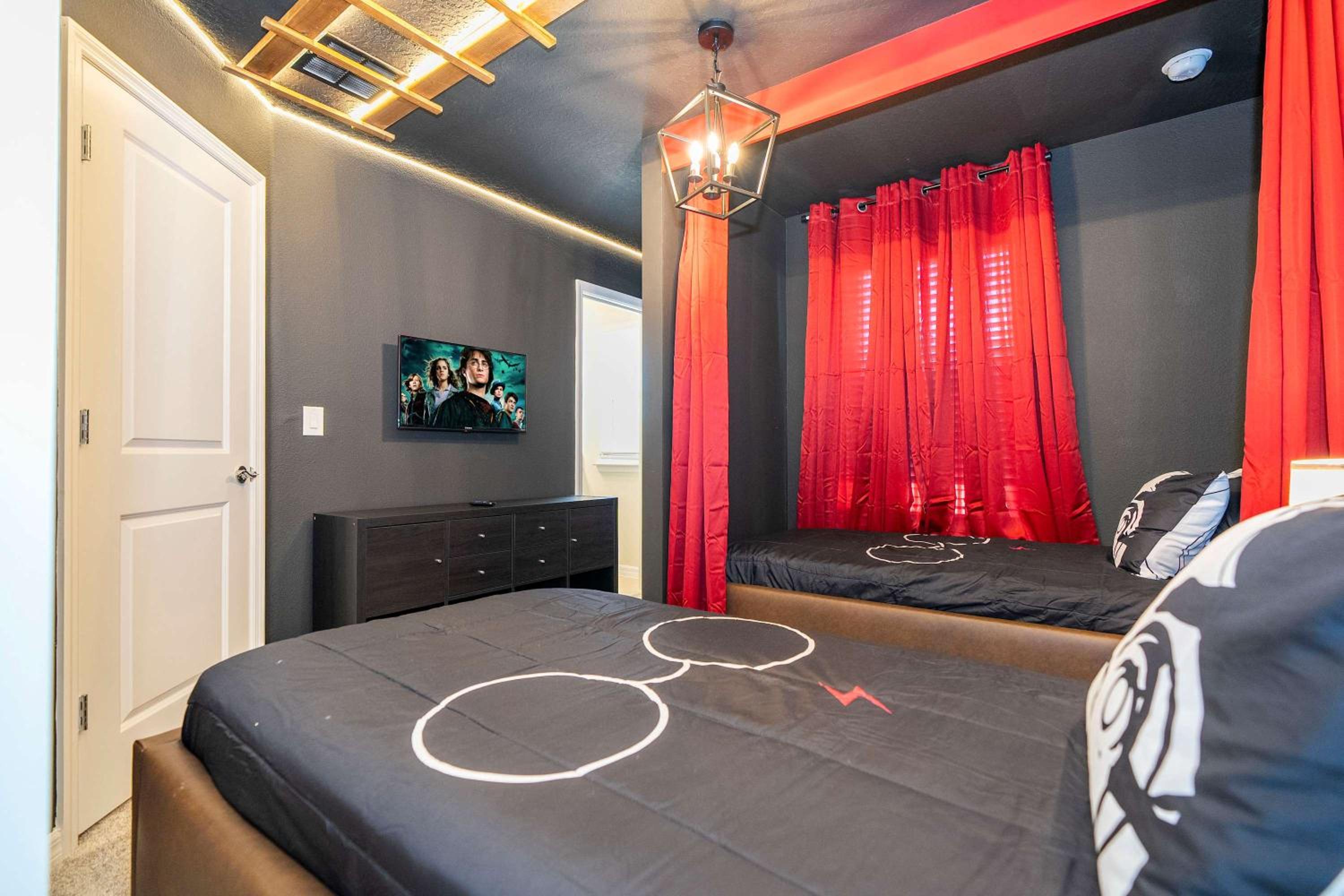 Luxury 7Bd Close to Disney with Pool and Spa at Windsor Cay 16218