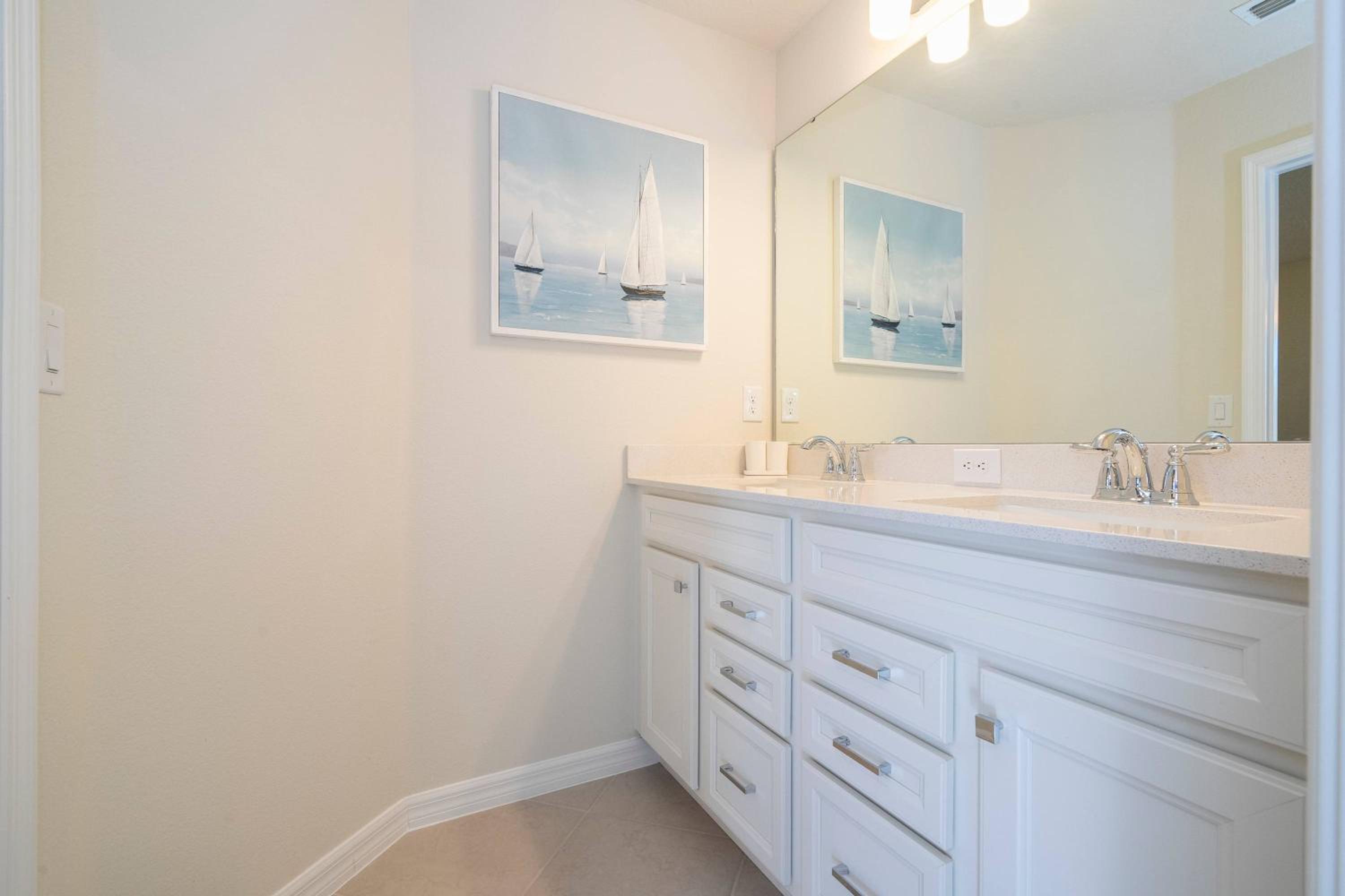Luxury 7Bd Close to Disney with Pool and Spa at Windsor Cay 16218