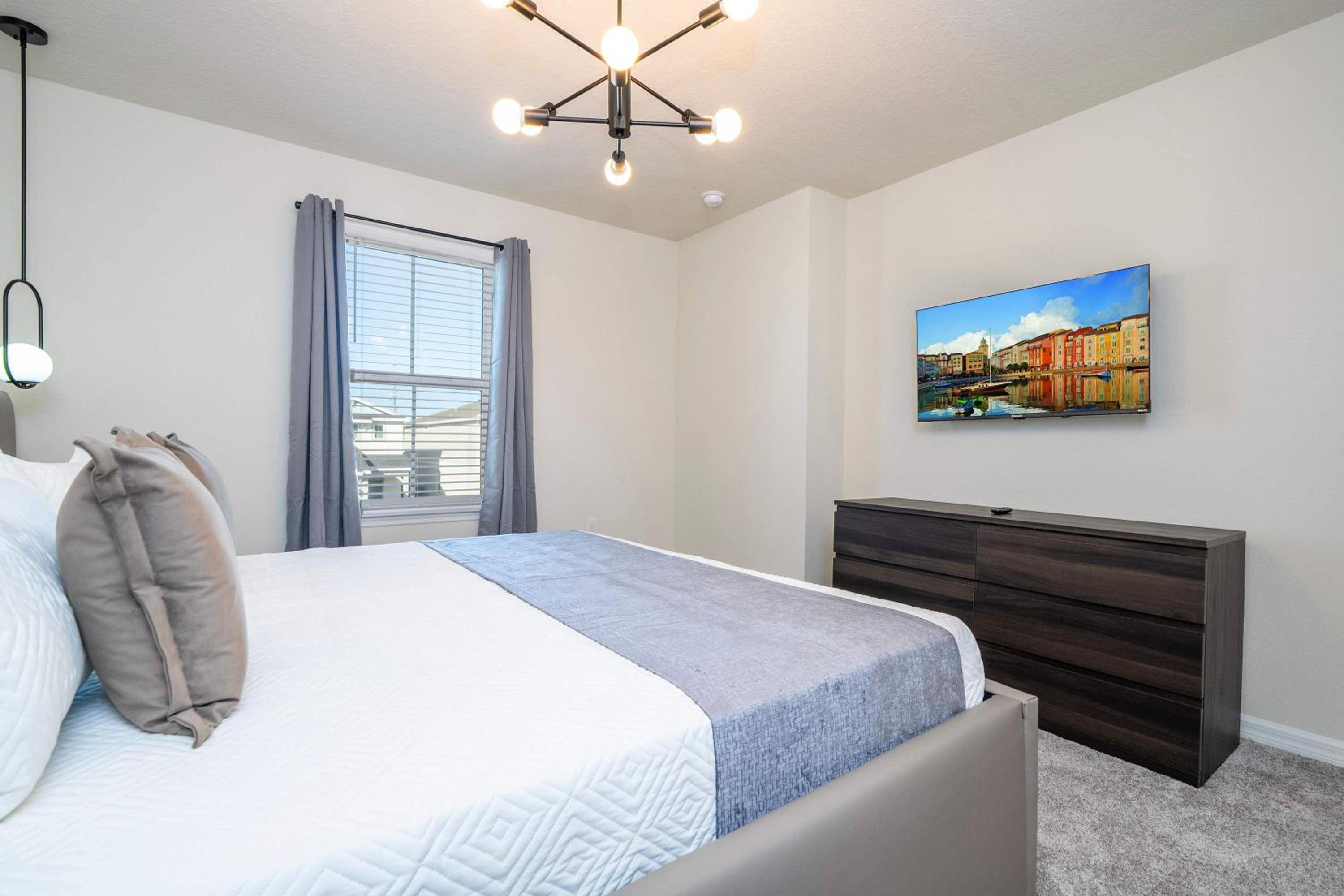 Luxury 7Bd Close to Disney with Pool and Spa at Windsor Cay 16218