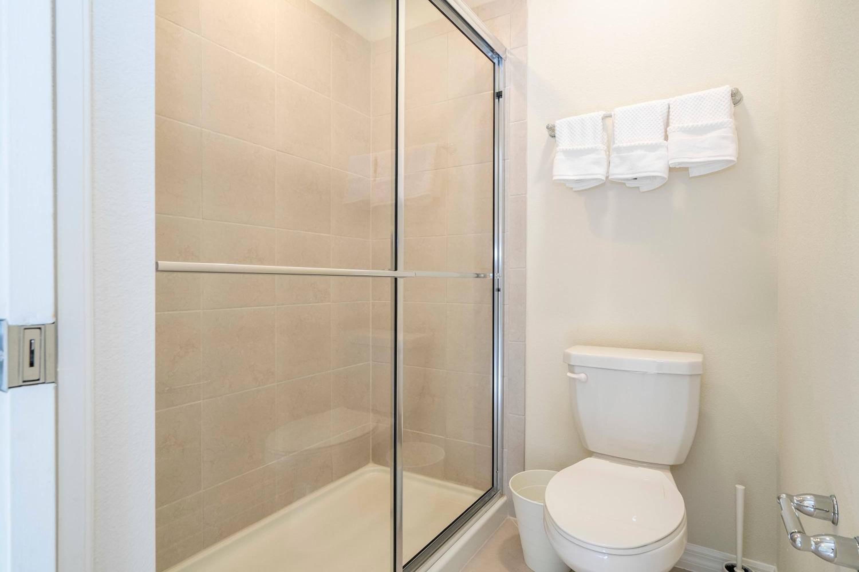 Luxury 7Bd Close to Disney with Pool and Spa at Windsor Cay 16218