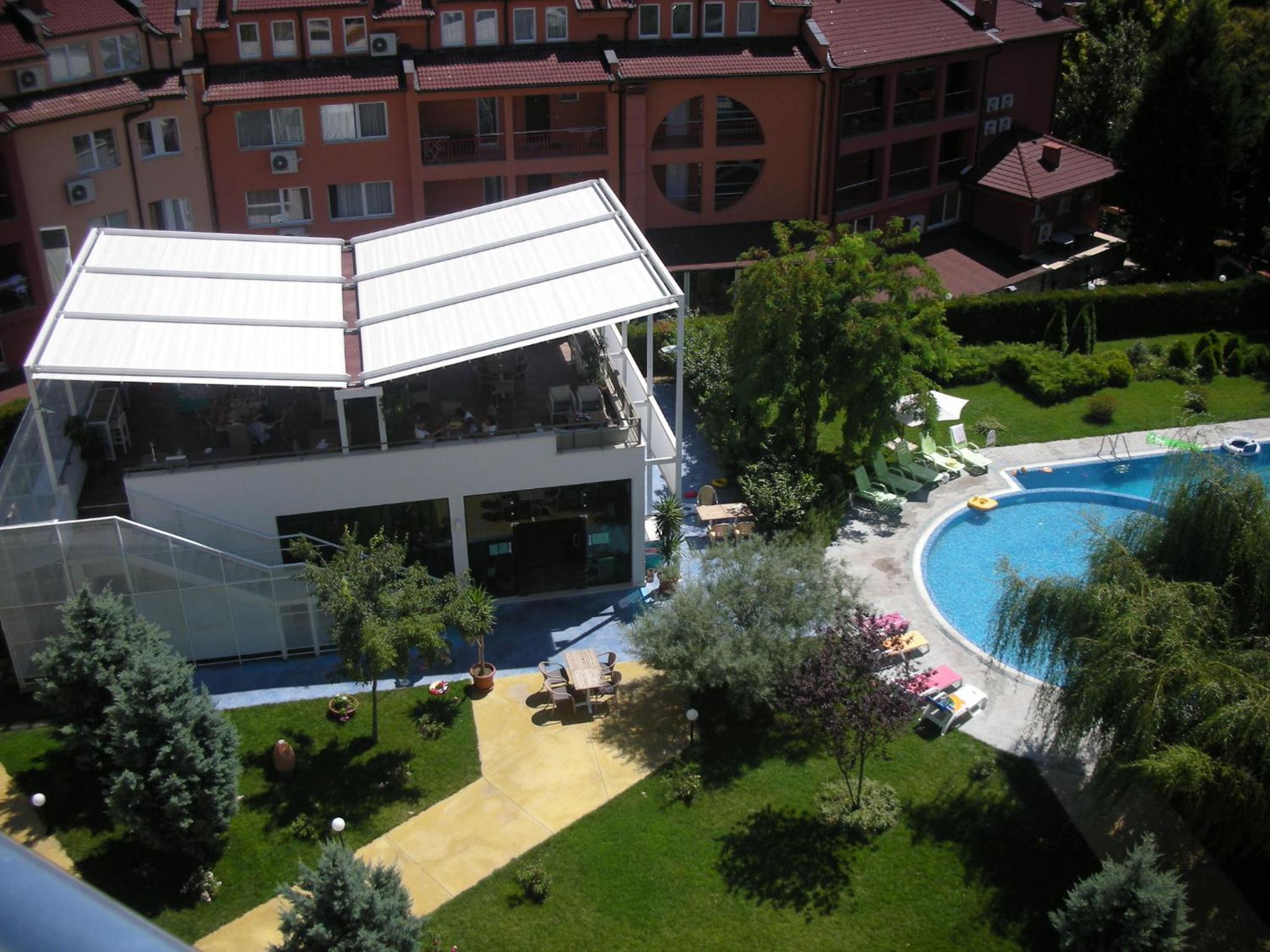 Oasis Suites Apartments and Studios