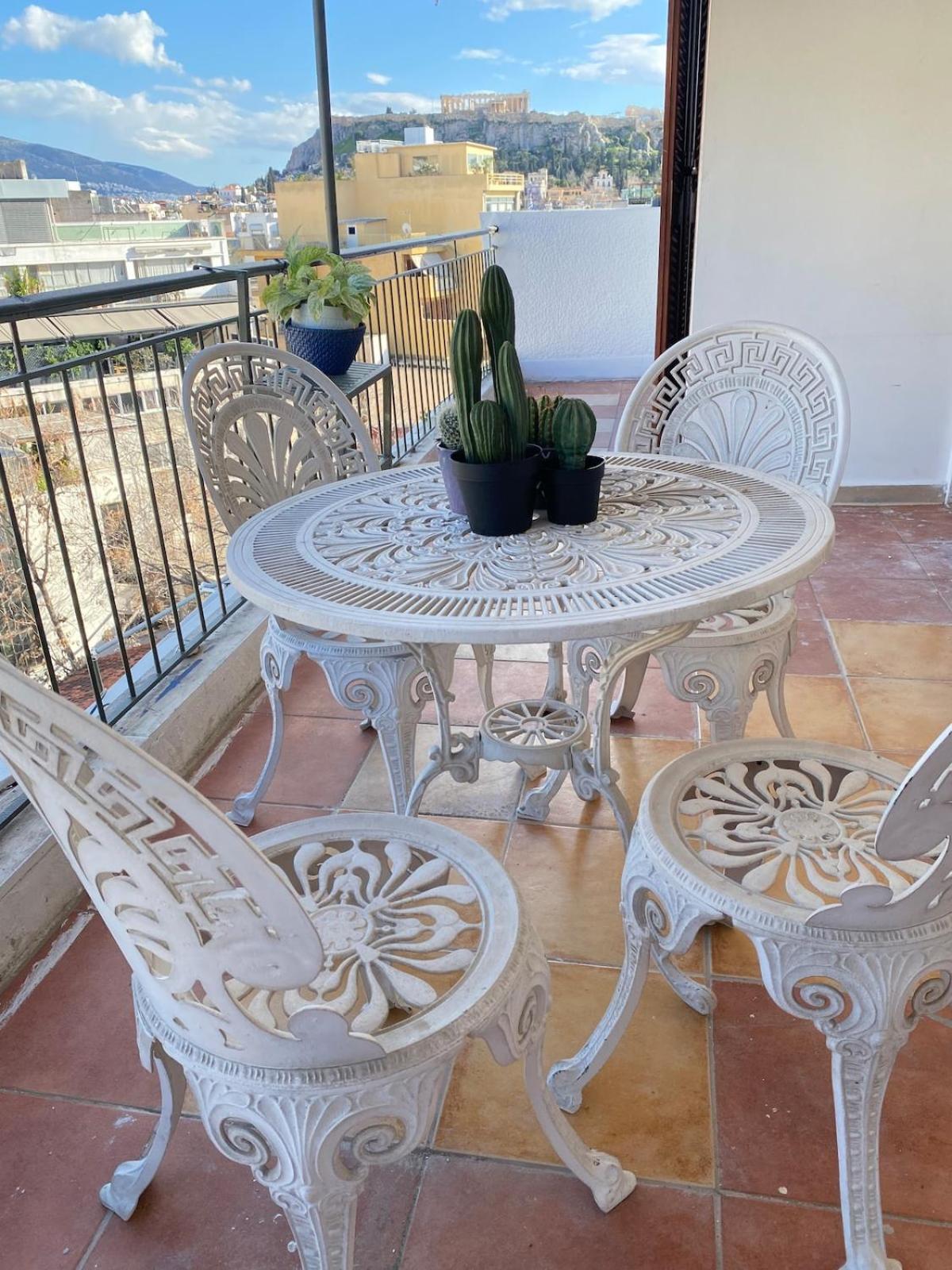 Mosaics Penthouse studio 360'View