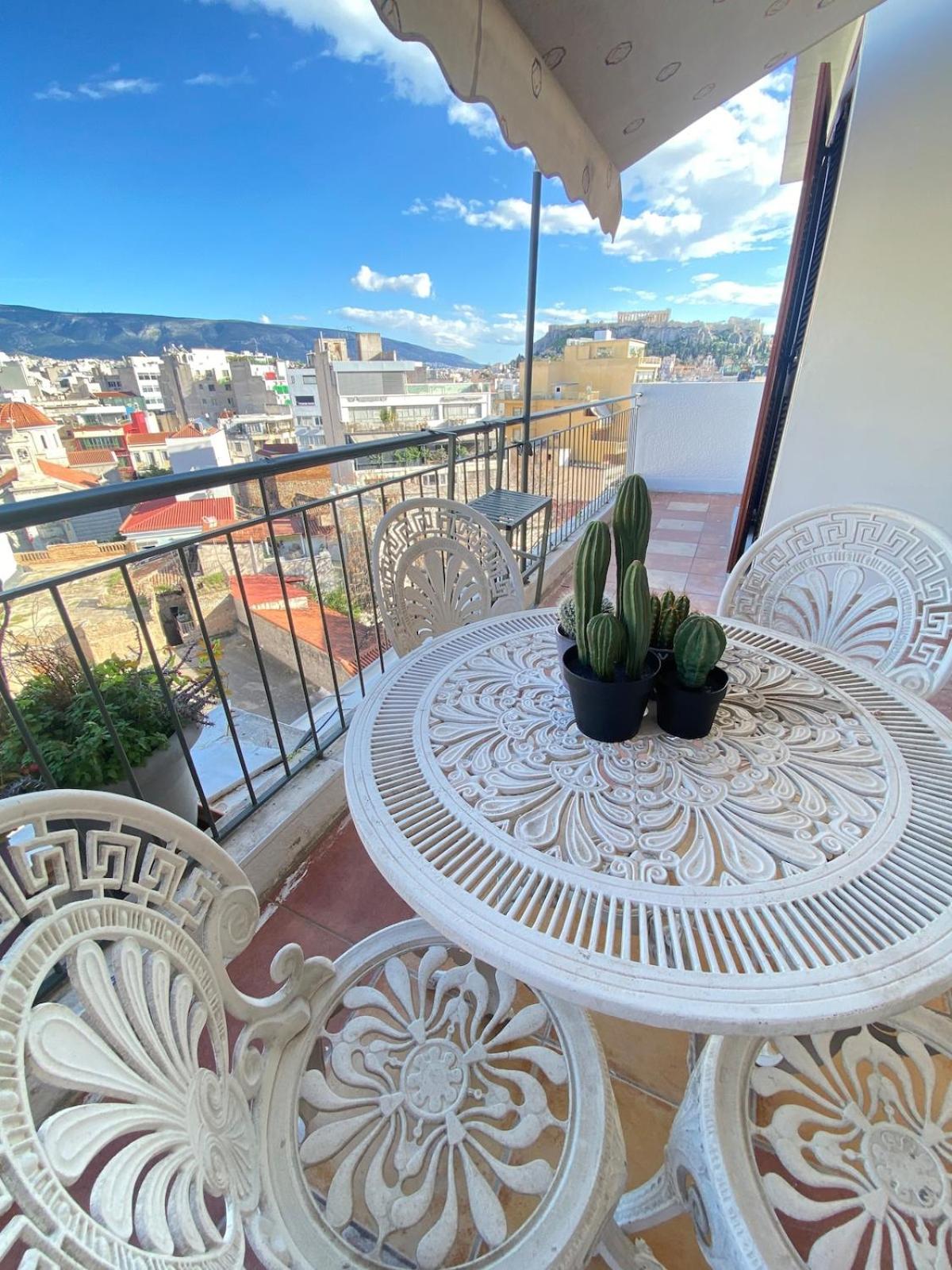 Mosaics Penthouse studio 360'View