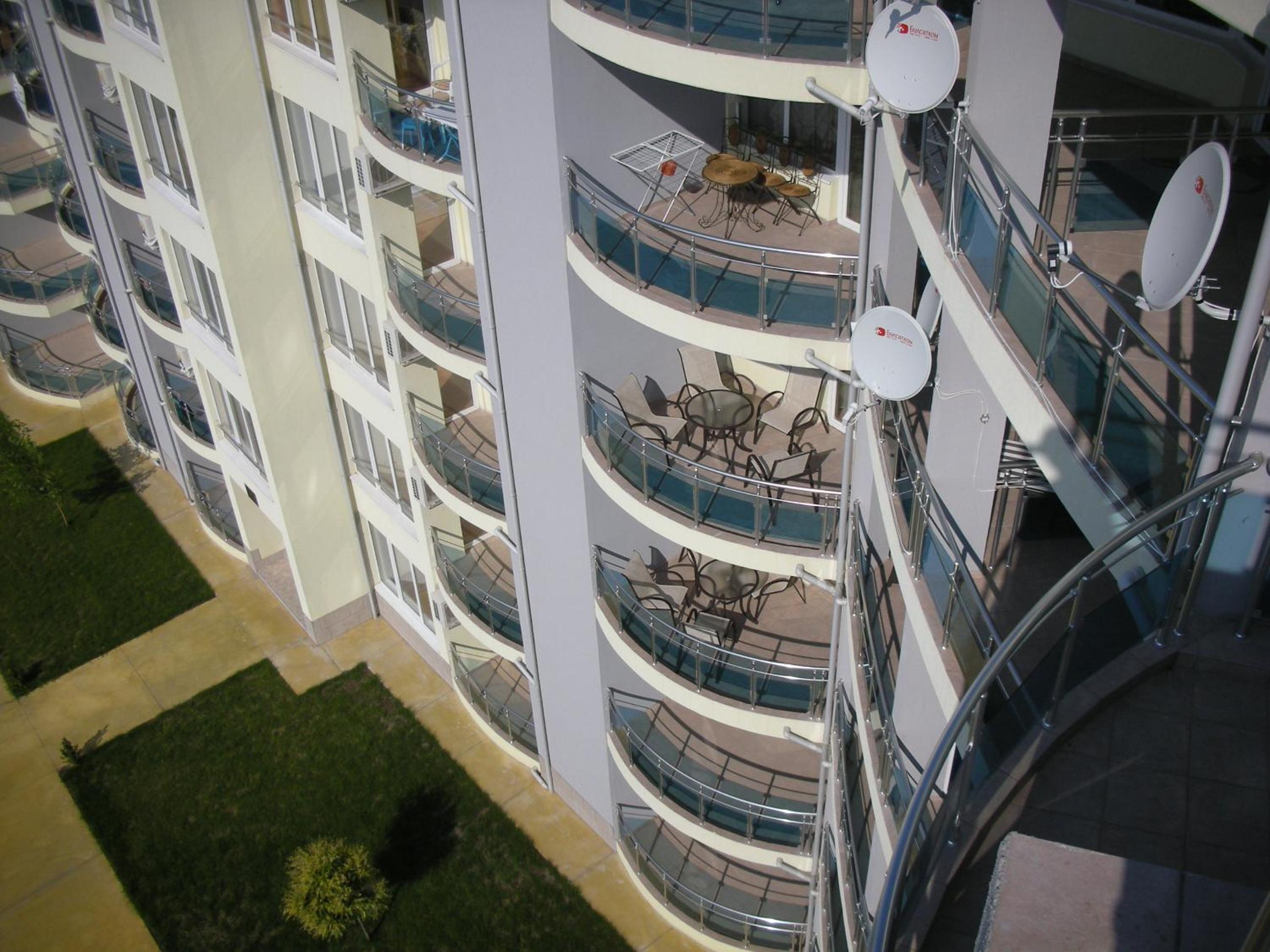 Oasis Suites Apartments and Studios