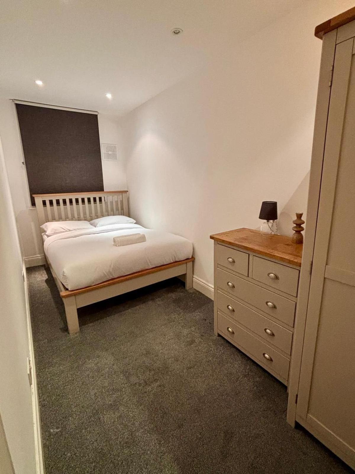 Sleep 12 in Brixton - 15 mins from Station BT4