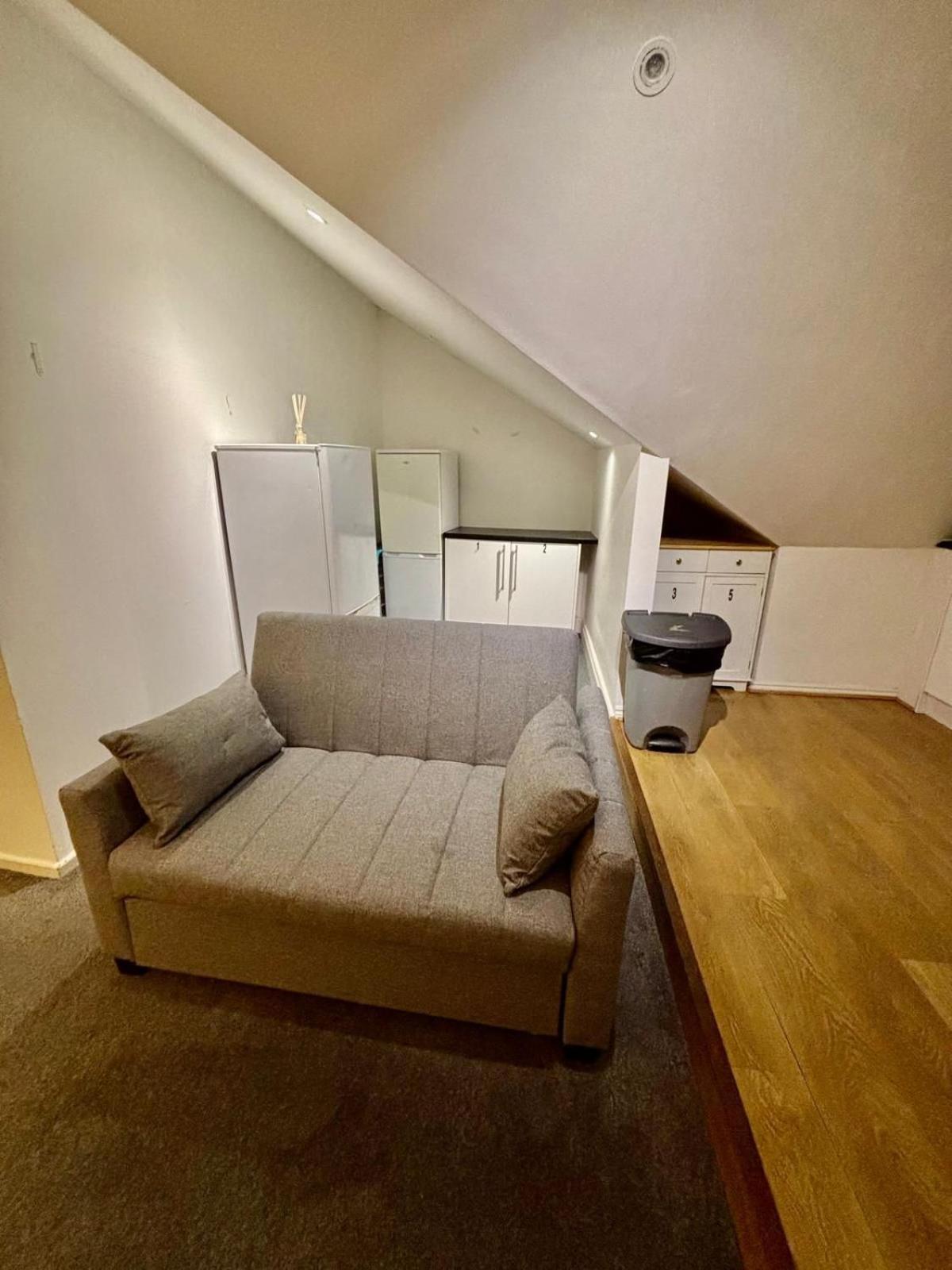 Sleep 12 in Brixton - 15 mins from Station BT4