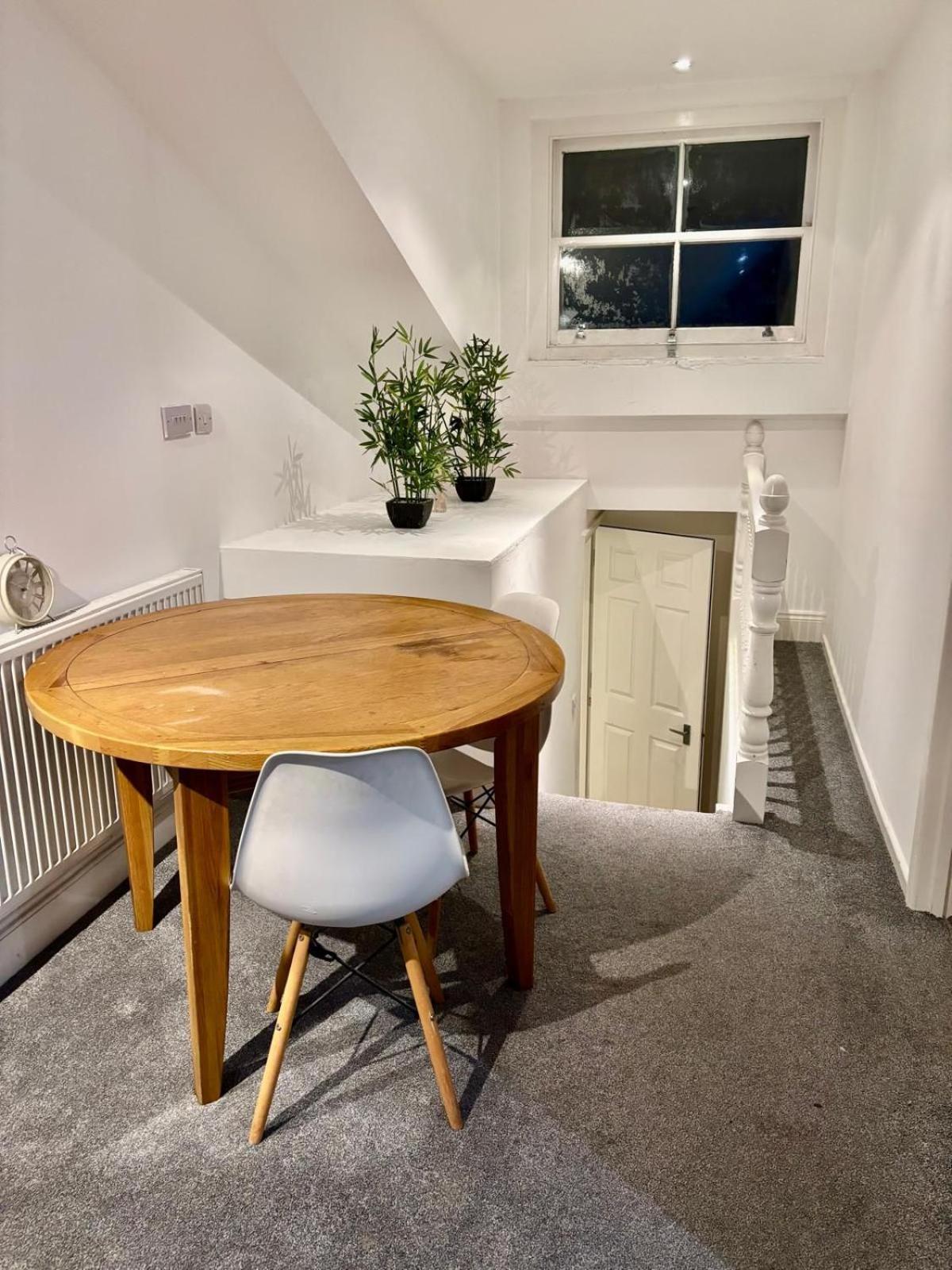 Sleep 12 in Brixton - 15 mins from Station BT4