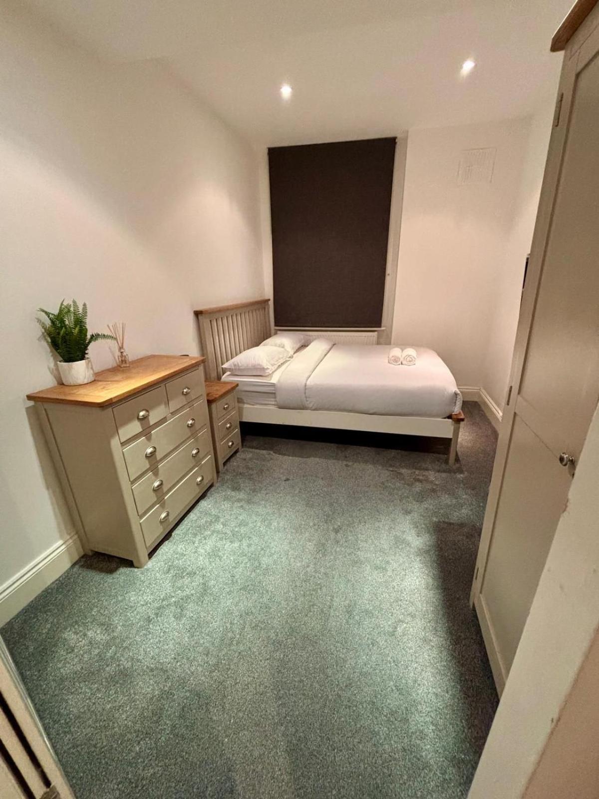 Sleep 12 in Brixton - 15 mins from Station BT4