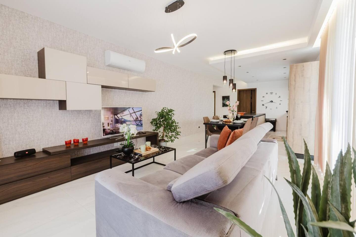 Mulberry PH 2BED insane views! by Homely photo 3