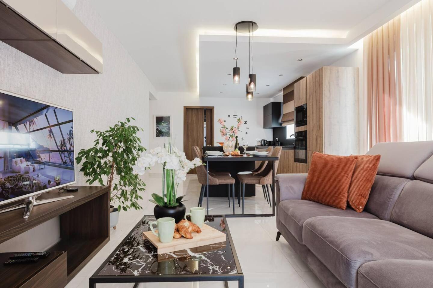 Mulberry PH 2BED insane views! by Homely photo 1