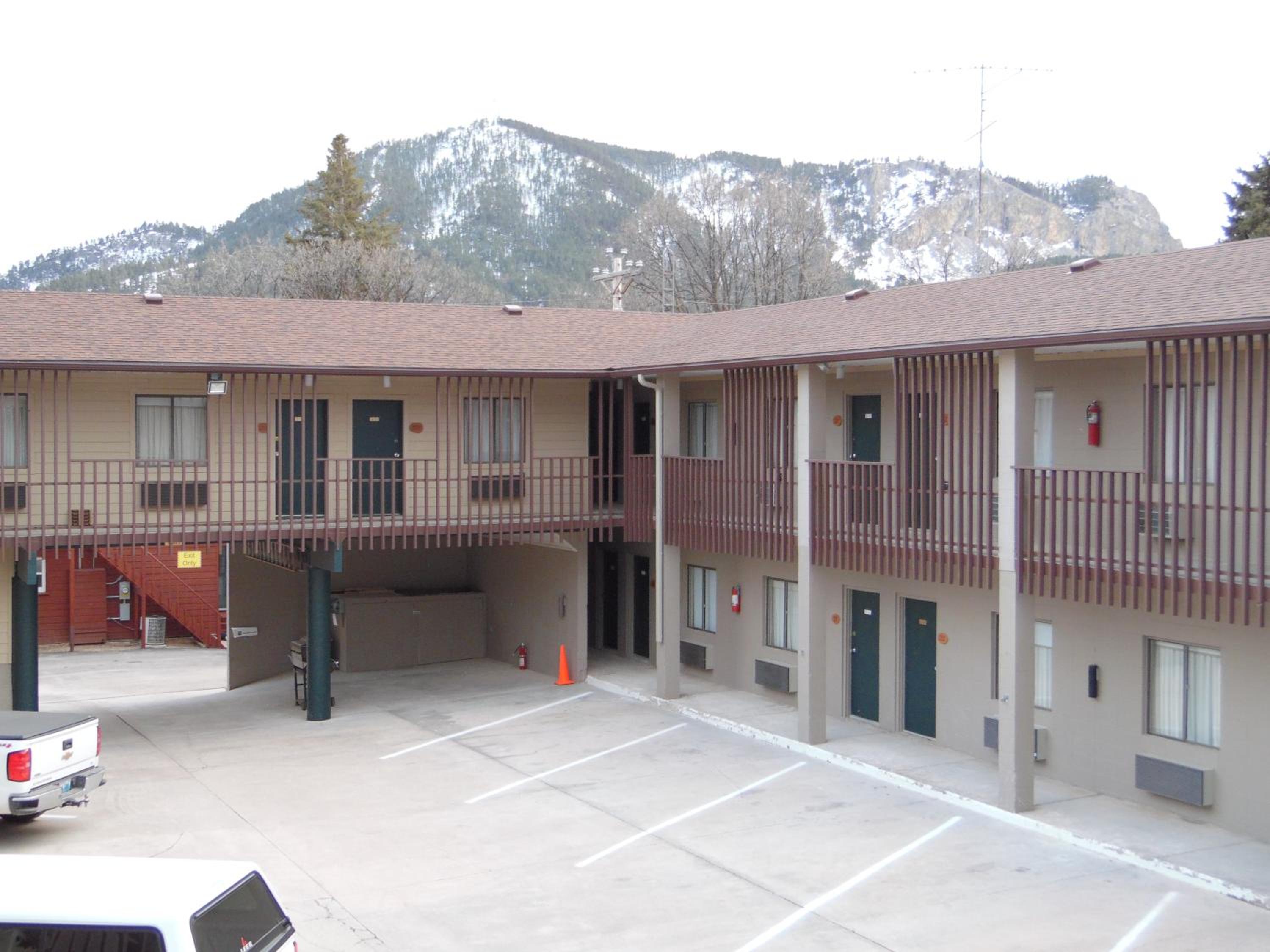 Bear Lodge Motel