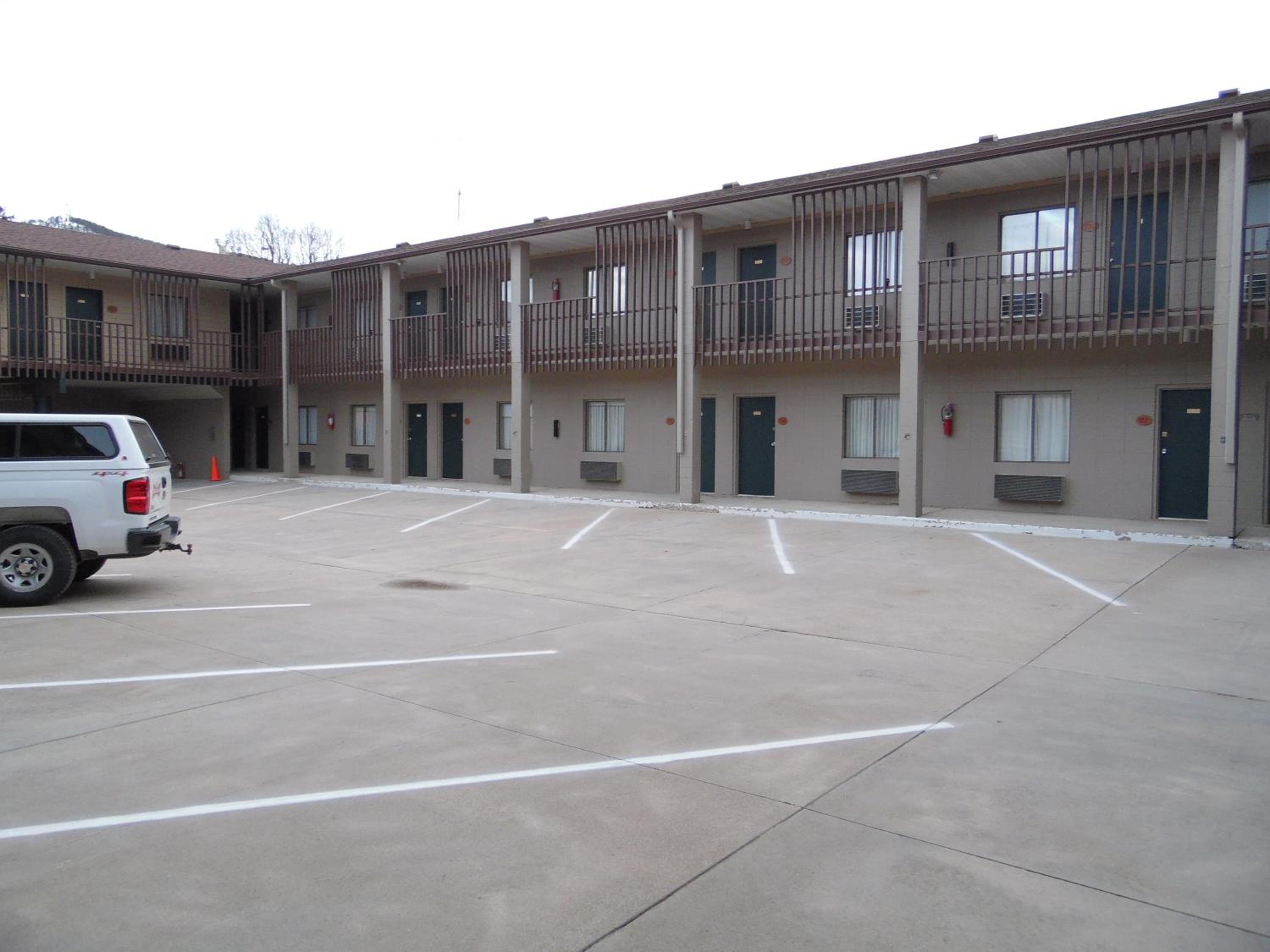 Bear Lodge Motel