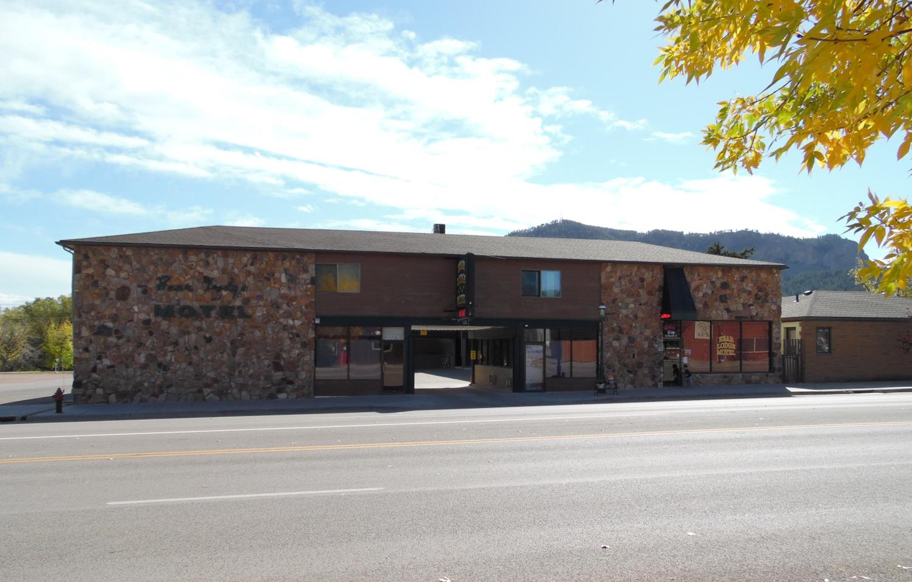 Bear Lodge Motel