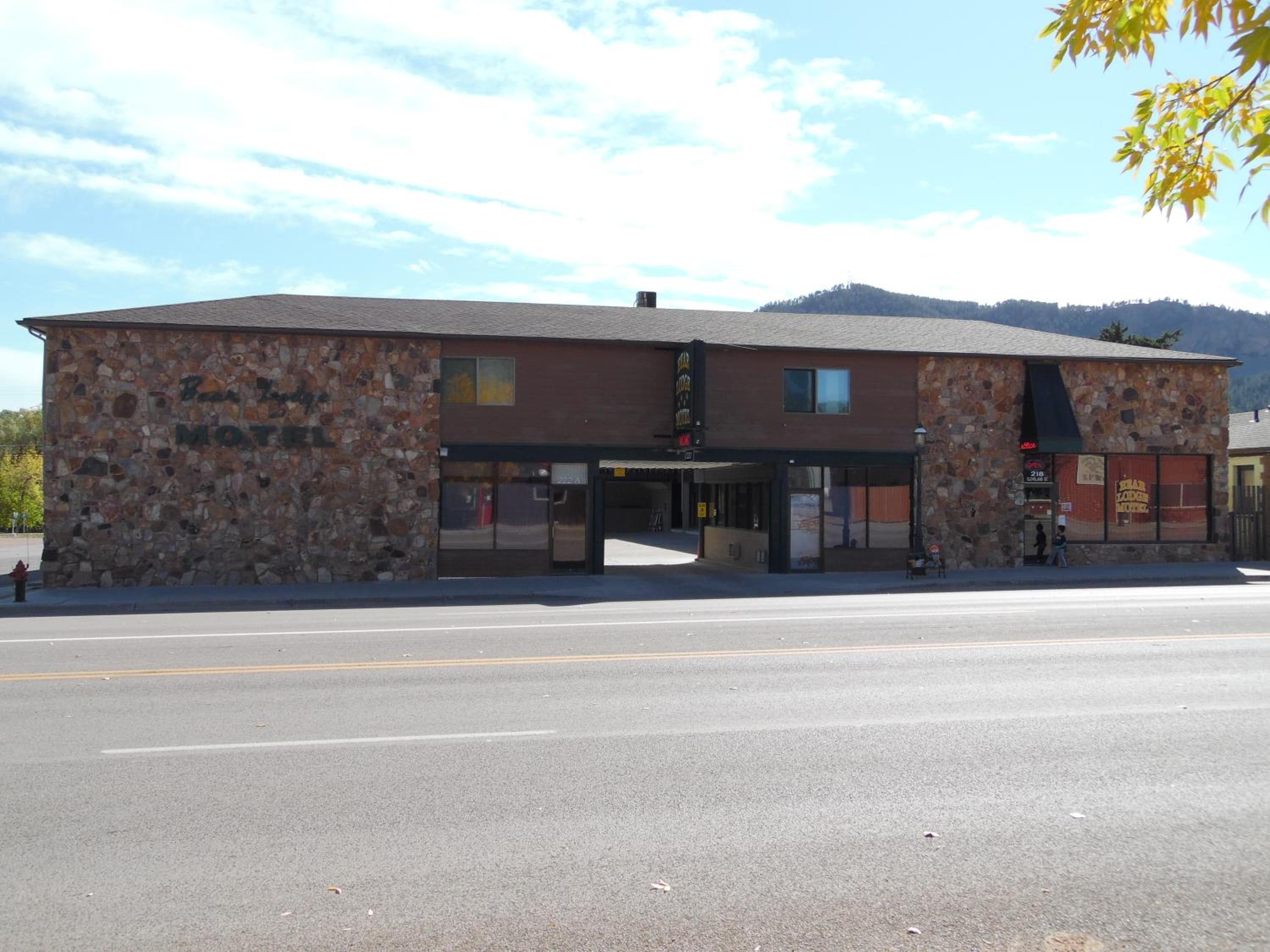 Bear Lodge Motel