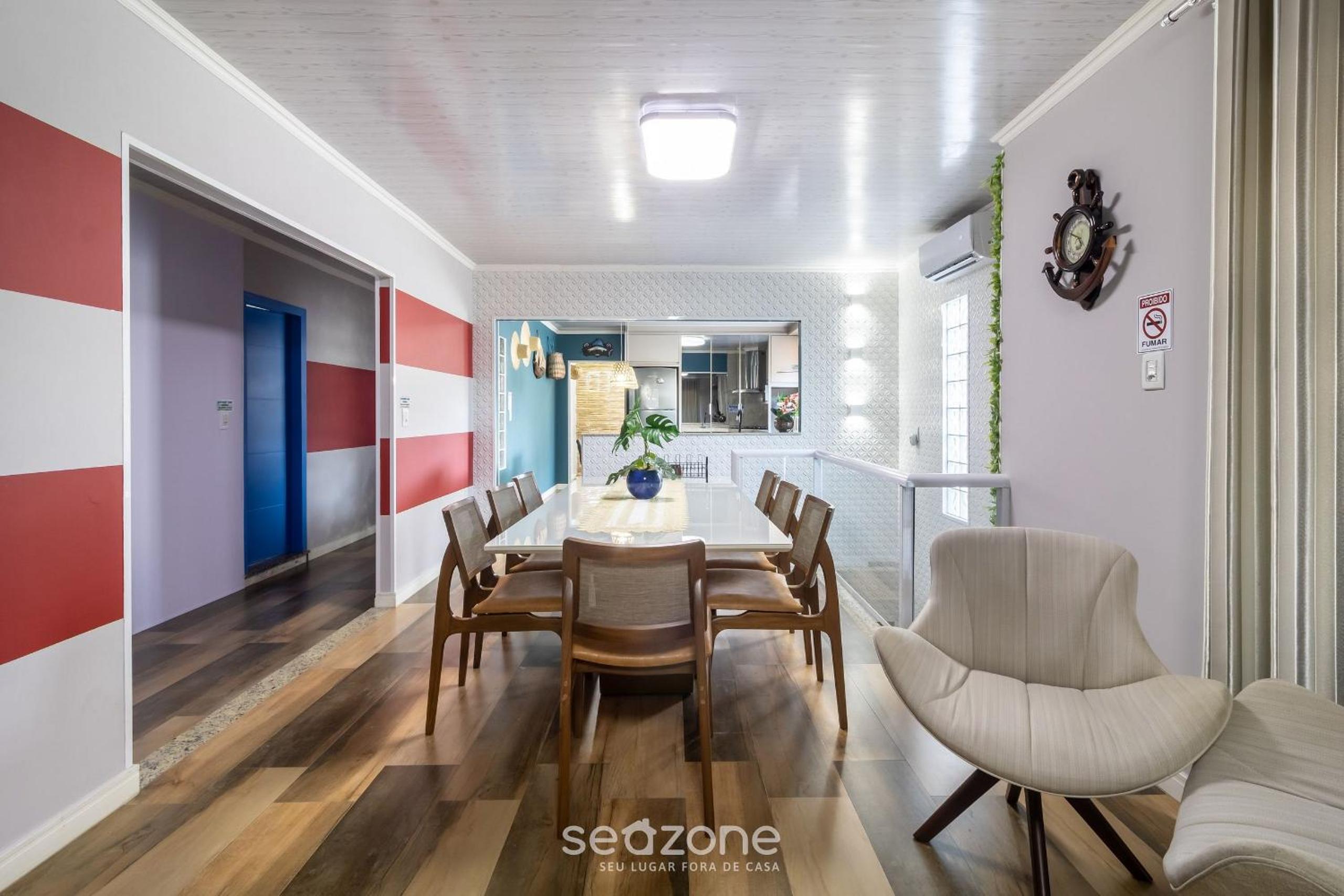 Apt w/ balcony, 3 bedrooms close to beach RSU3842