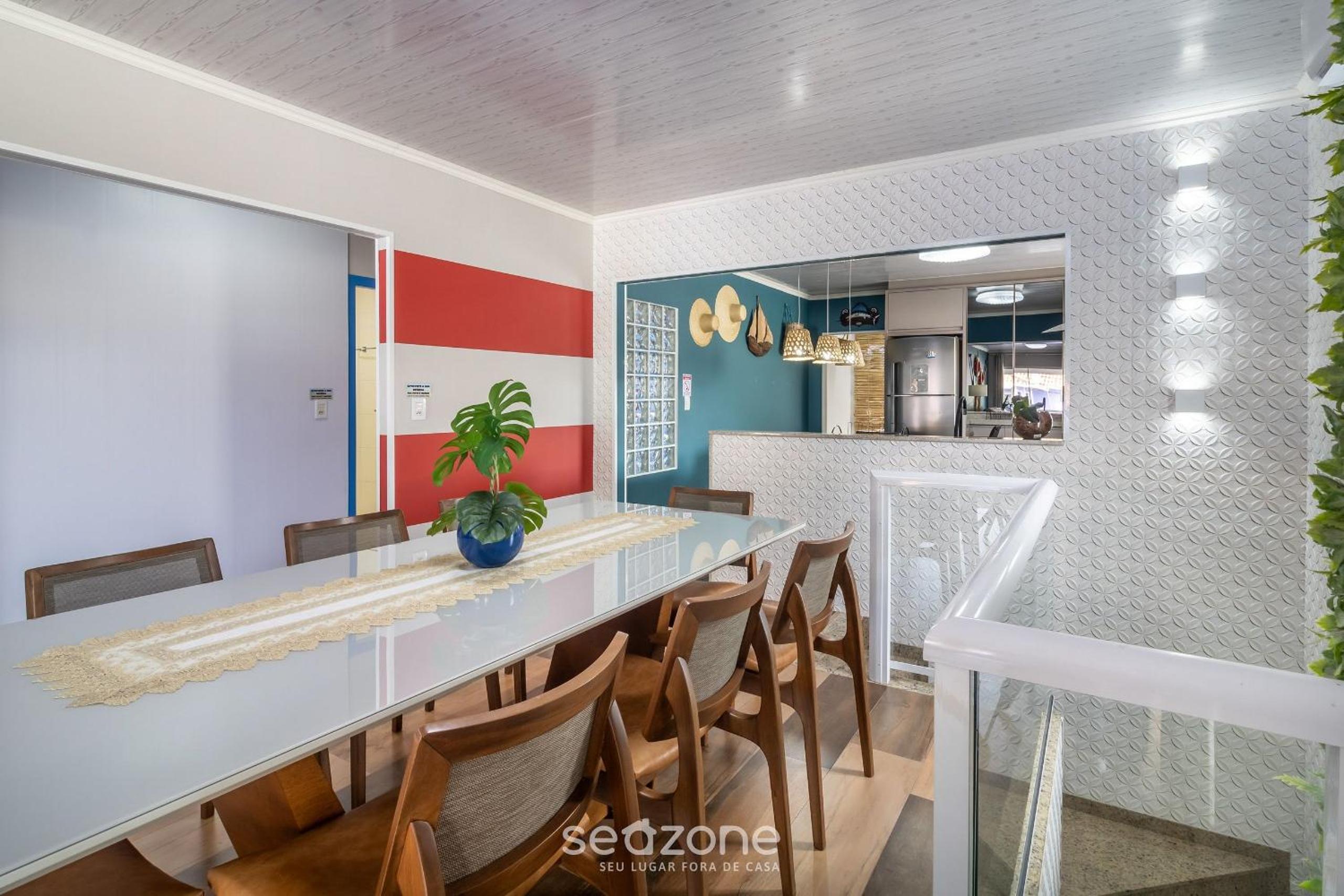 Apt w/ balcony, 3 bedrooms close to beach RSU3842
