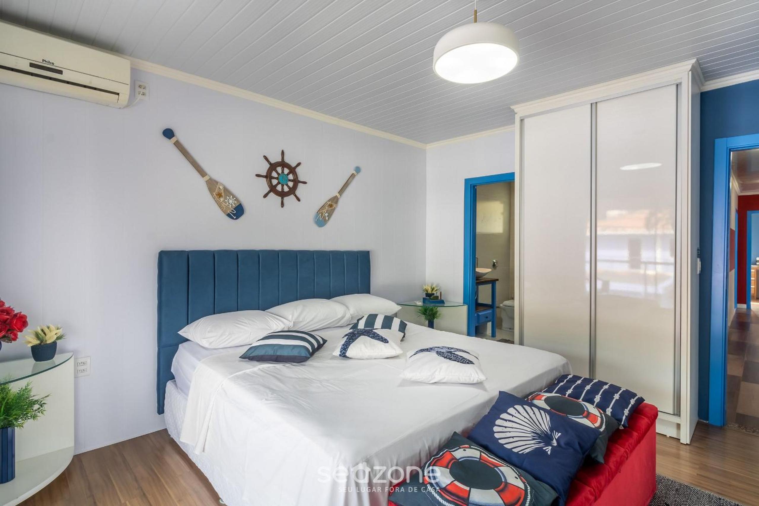 Apt w/ balcony, 3 bedrooms close to beach RSU3842