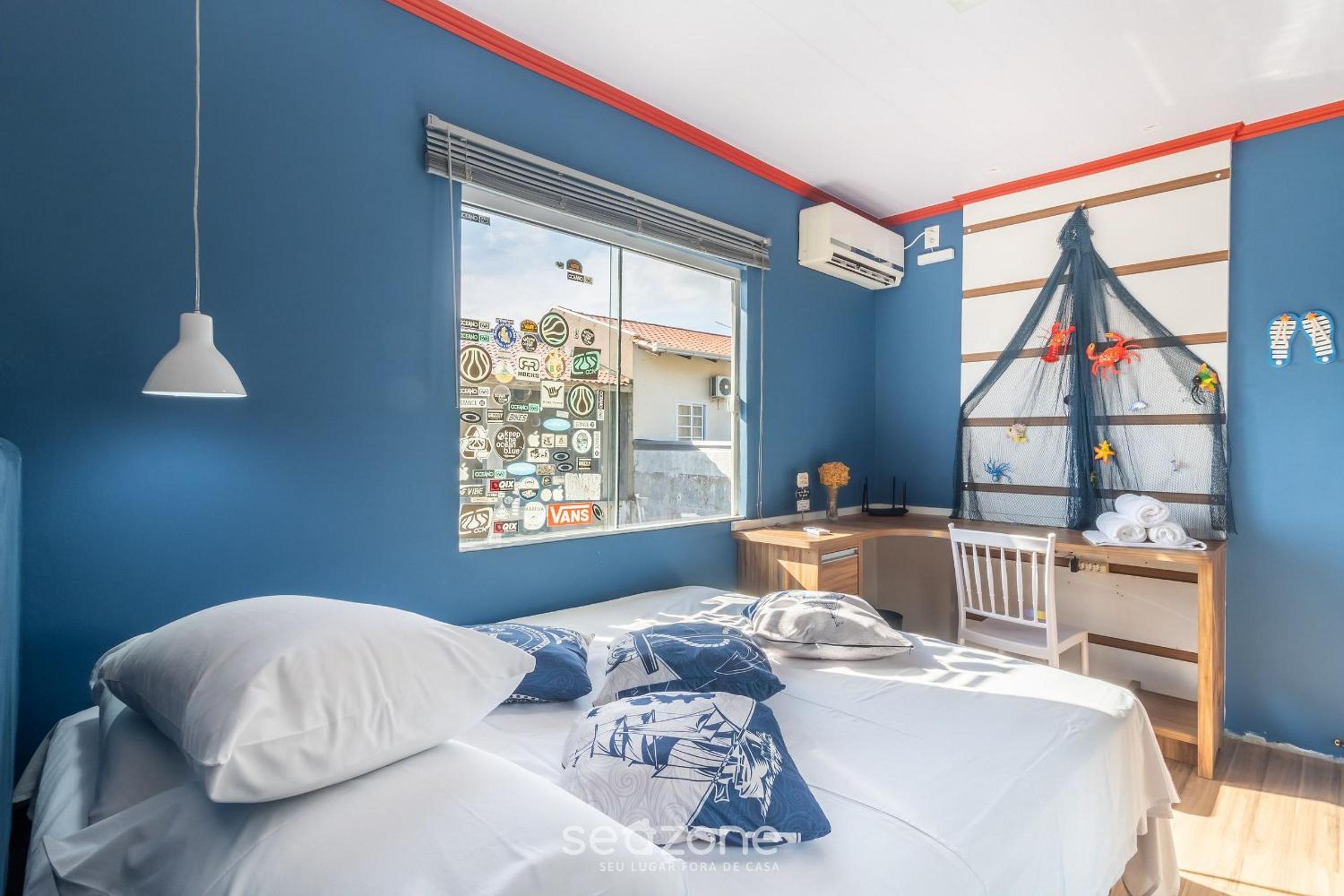 Apt w/ balcony, 3 bedrooms close to beach RSU3842