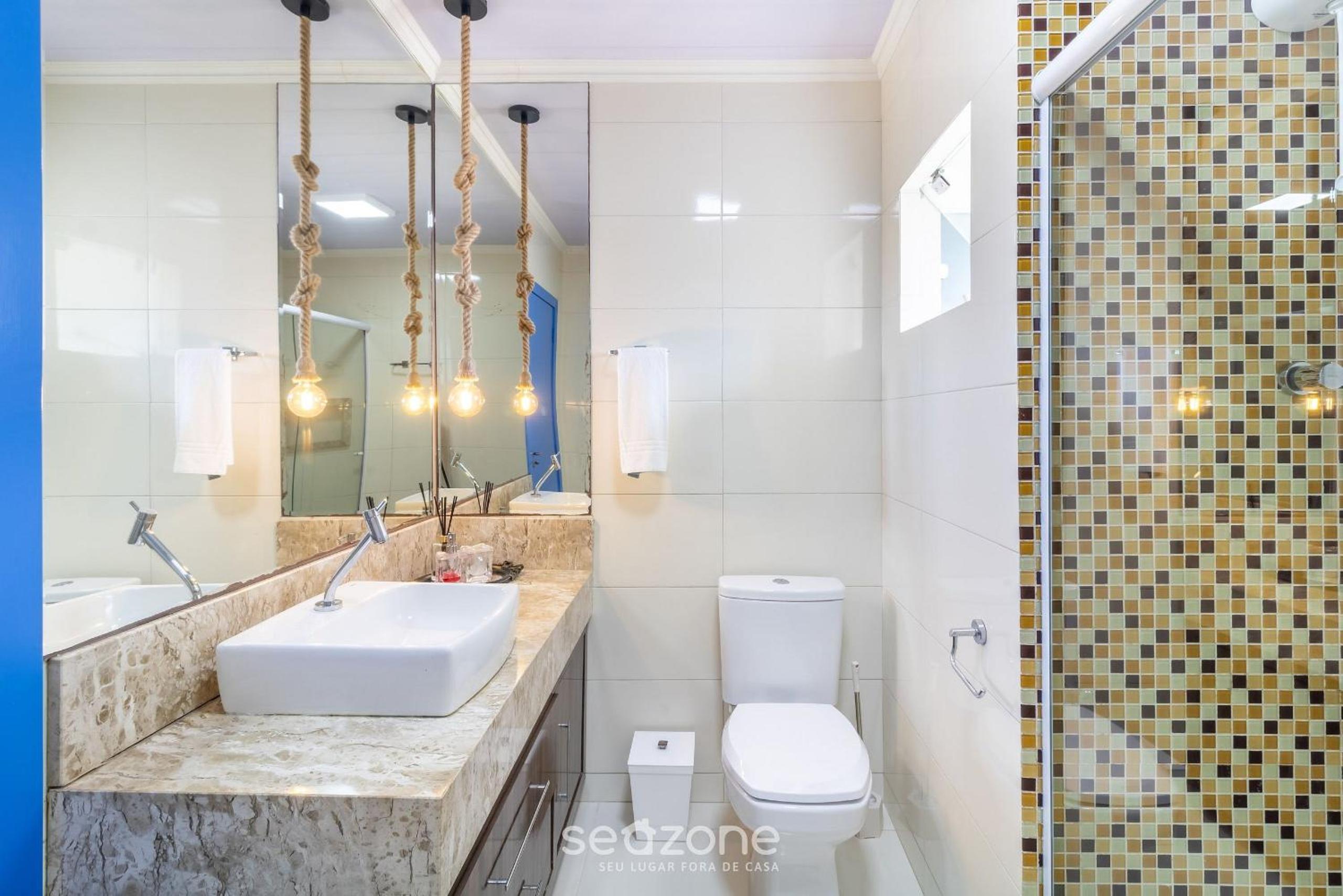 Apt w/ balcony, 3 bedrooms close to beach RSU3842