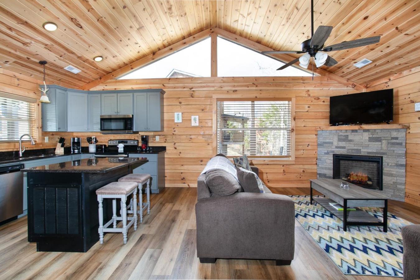 Peaky Woods Cabin Hot Tub Game Room MTN Views