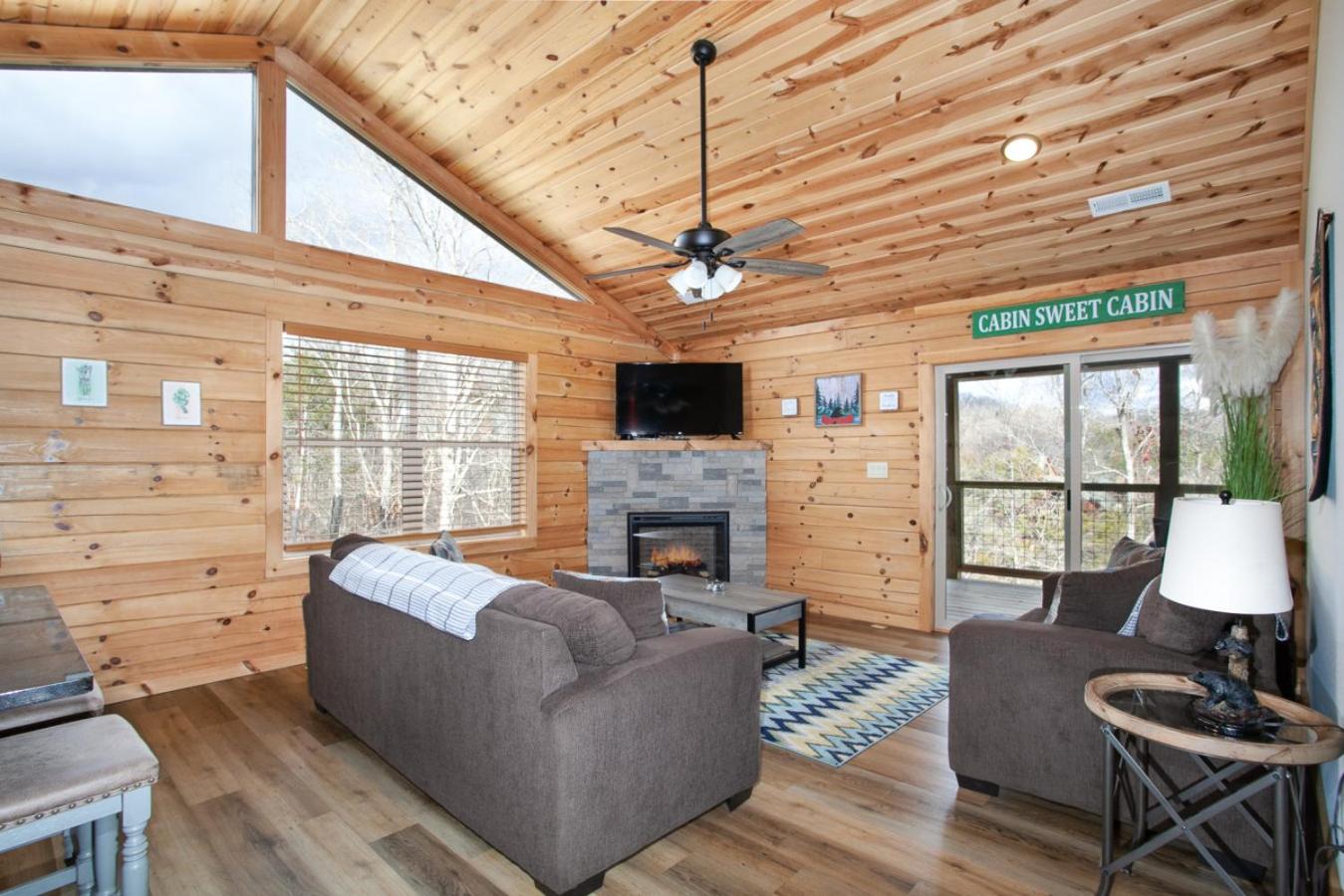 Peaky Woods Cabin Hot Tub Game Room MTN Views