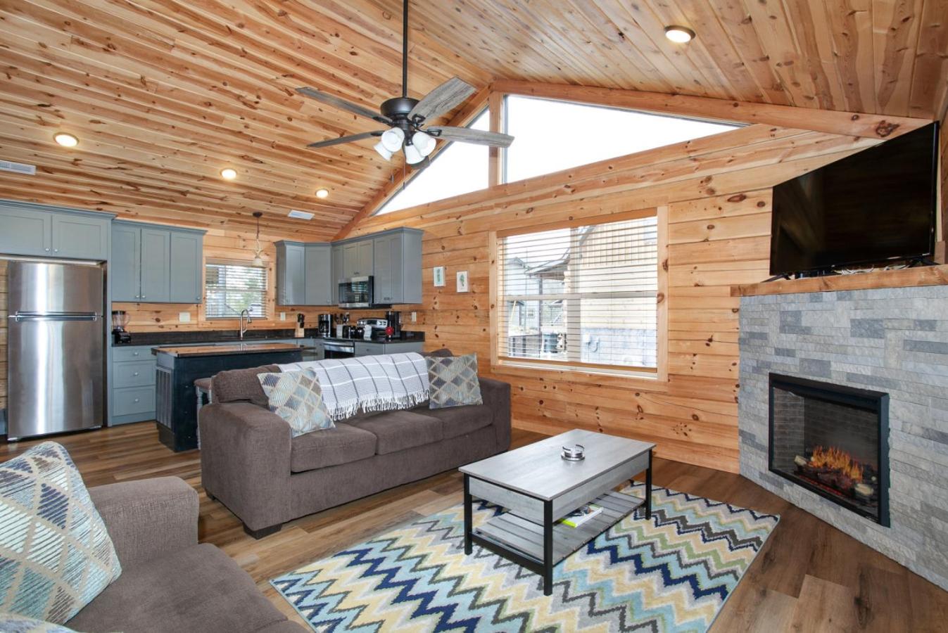Peaky Woods Cabin Hot Tub Game Room MTN Views